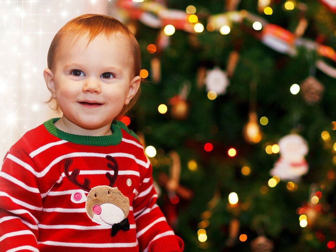 Bis endlich unterm Christbaum die Kinderaugen strahlen, gibt es noch einiges an Wartezeit zu überbrücken