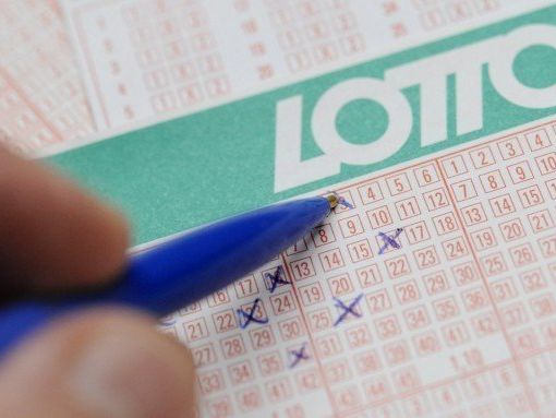 Ein dreifacher Jackpot wartet im Lotto. Ein dreifacher Jackpot wartet im Lotto.