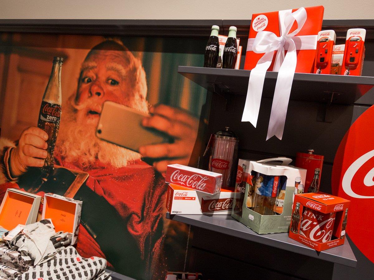 Der Coca Cola-Weihnachtstruck und ein Pop-Up-Store versüßen in Wien die Vorweihnachtszeit.