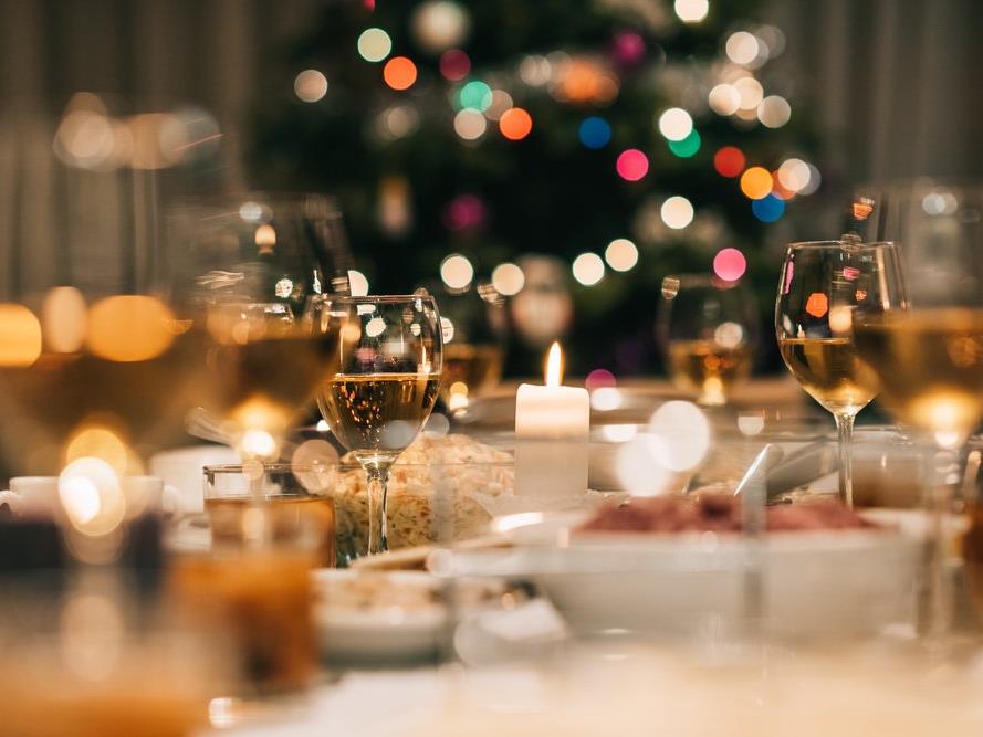 Auch das Auge isst mit - ein weihnachtlich gedeckter Tisch gehört einfach dazu