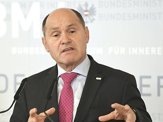 Innenminister Sobotka sieht keine Verbindungen nach Österreich