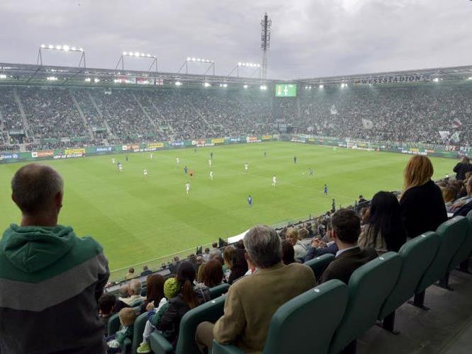 Fußball: Liga verschärfte auf Hauptversammlung Stadionbestimmungen.
