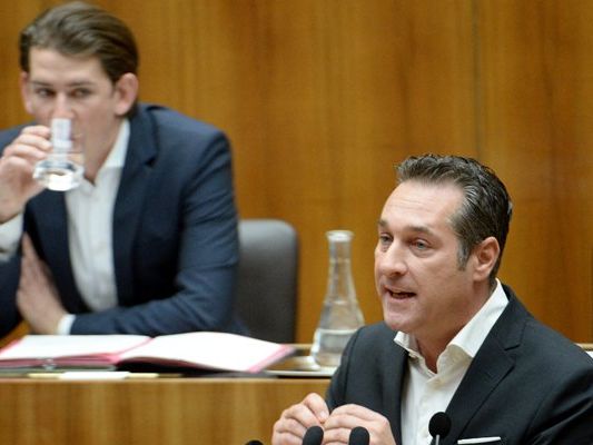 HC Strache (r.) hat sich auf Facebook zu Sebastian Kurz (l.) geäußert. HC Strache (r.) hat sich auf Facebook zu Sebastian Kurz (l.) geäußert.