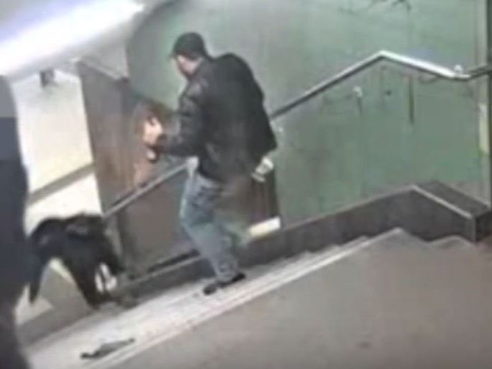 Diese brutale Attacke auf eine Frau in Berlin erschüttert die Öffentlichlkeit. Diese brutale Attacke auf eine Frau in Berlin erschüttert die Öffentlichlkeit.