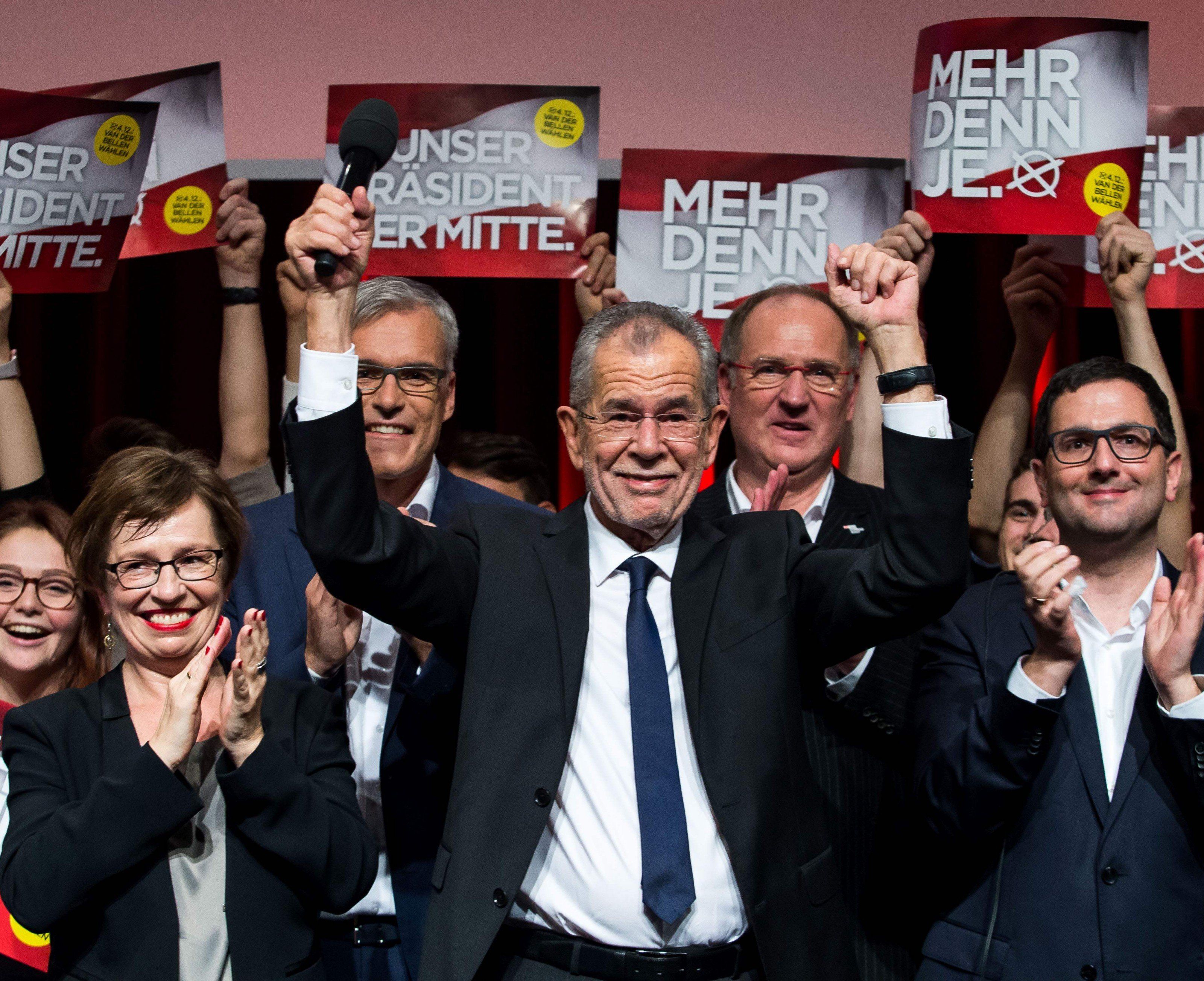 Alexander van der Bellen steht endgültig als neuer Bundespräsident fest. Alexander van der Bellen steht endgültig als neuer Bundespräsident fest.