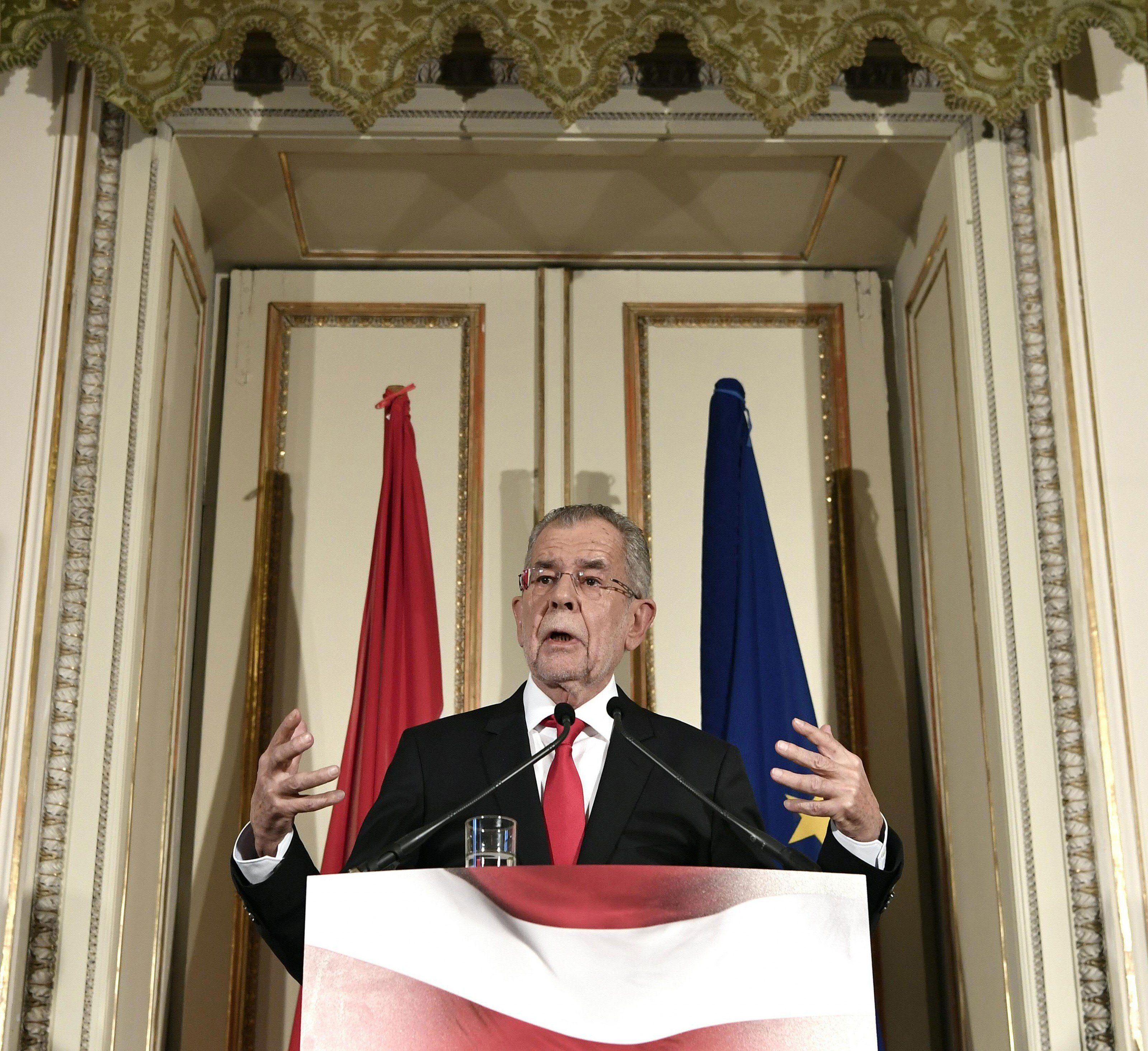 Der designierte Bundespräsident Alexander Van der Bellen bei seiner Rede in Wien Der designierte Bundespräsident Alexander Van der Bellen bei seiner Rede in Wien
