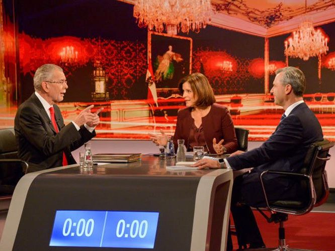 Alexander Van der Bellen (l.) und Norbert Hofer bei der TV-Diskussion. Alexander Van der Bellen (l.) und Norbert Hofer bei der TV-Diskussion.