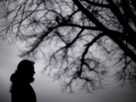 Weihnachten ist die Zeit, in der sich viele Menschen einsam fühlen. Weihnachten ist die Zeit, in der sich viele Menschen einsam fühlen.