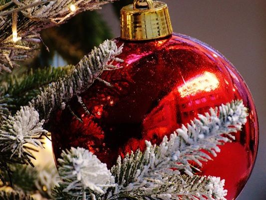 In manchen Ländern gibt es verrückte Weihnachtsbräuche. In manchen Ländern gibt es verrückte Weihnachtsbräuche.