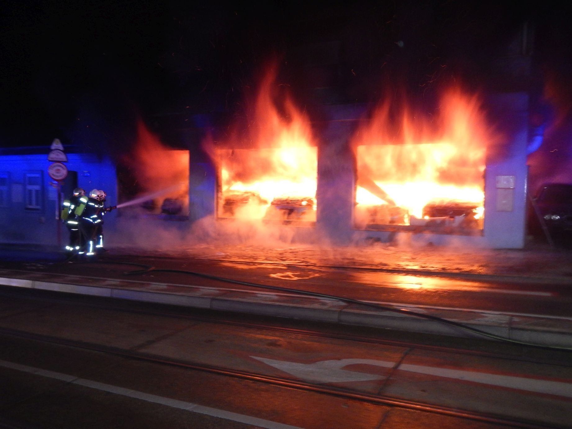 In Meidling musste die Feuerwehr zu einem Vollbrand ausrücken In Meidling musste die Feuerwehr zu einem Vollbrand ausrücken