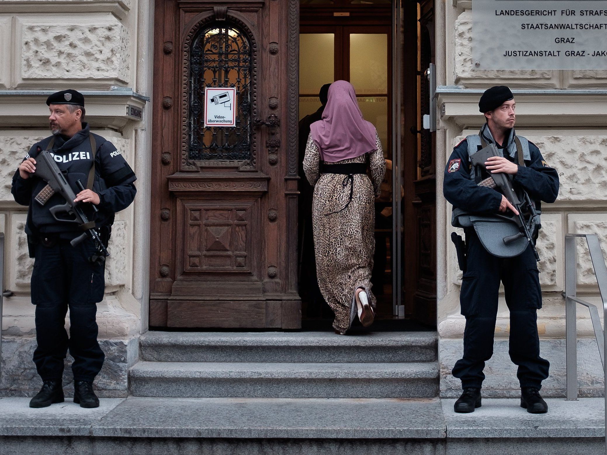 Jihadismus-Prozess: Polizisten vor dem Straflandesgricht in Graz. Jihadismus-Prozess: Polizisten vor dem Straflandesgricht in Graz.