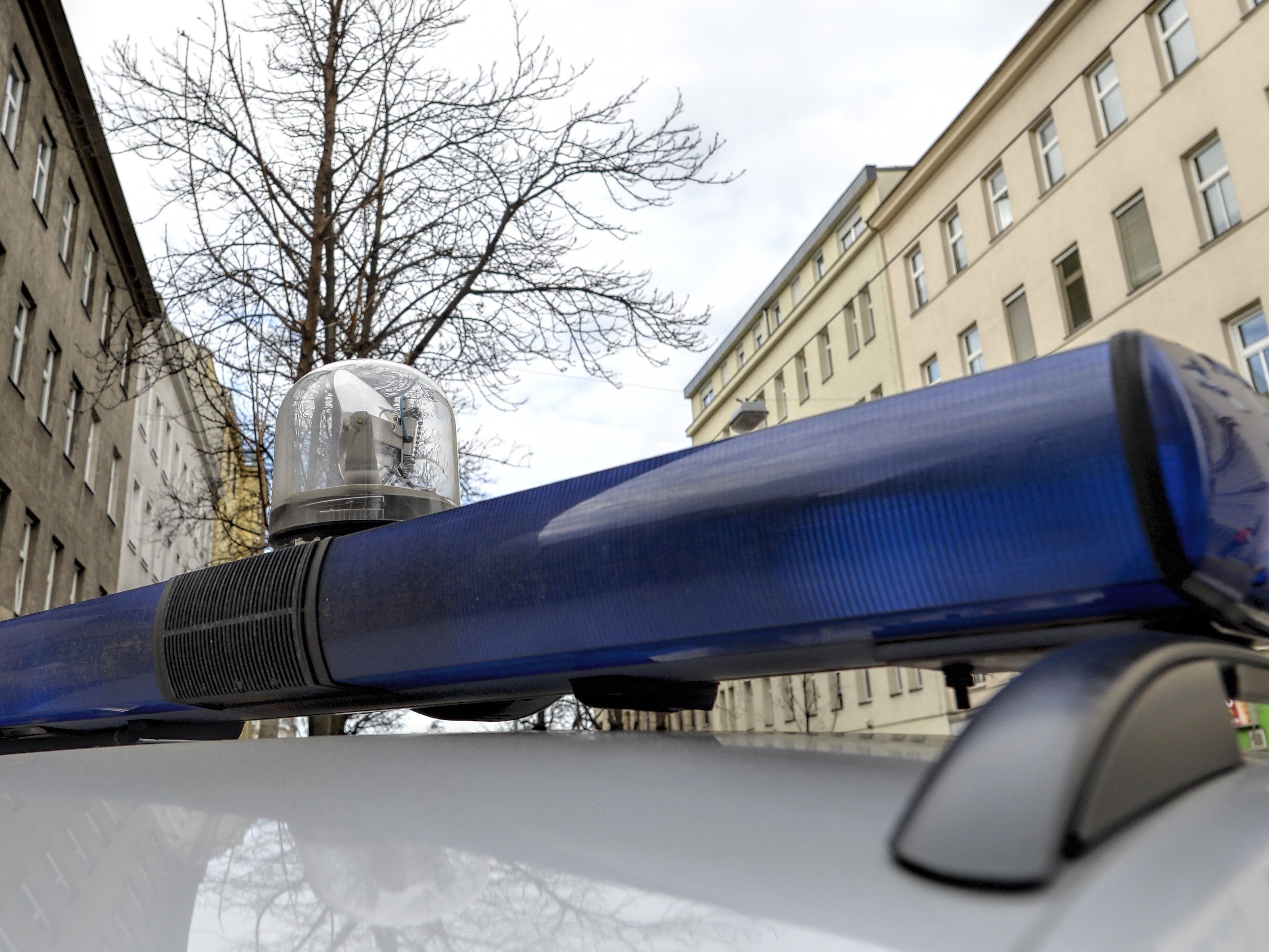 Telefonisch kündigte der Mann die Tat der Polizei an. Telefonisch kündigte der Mann die Tat der Polizei an.