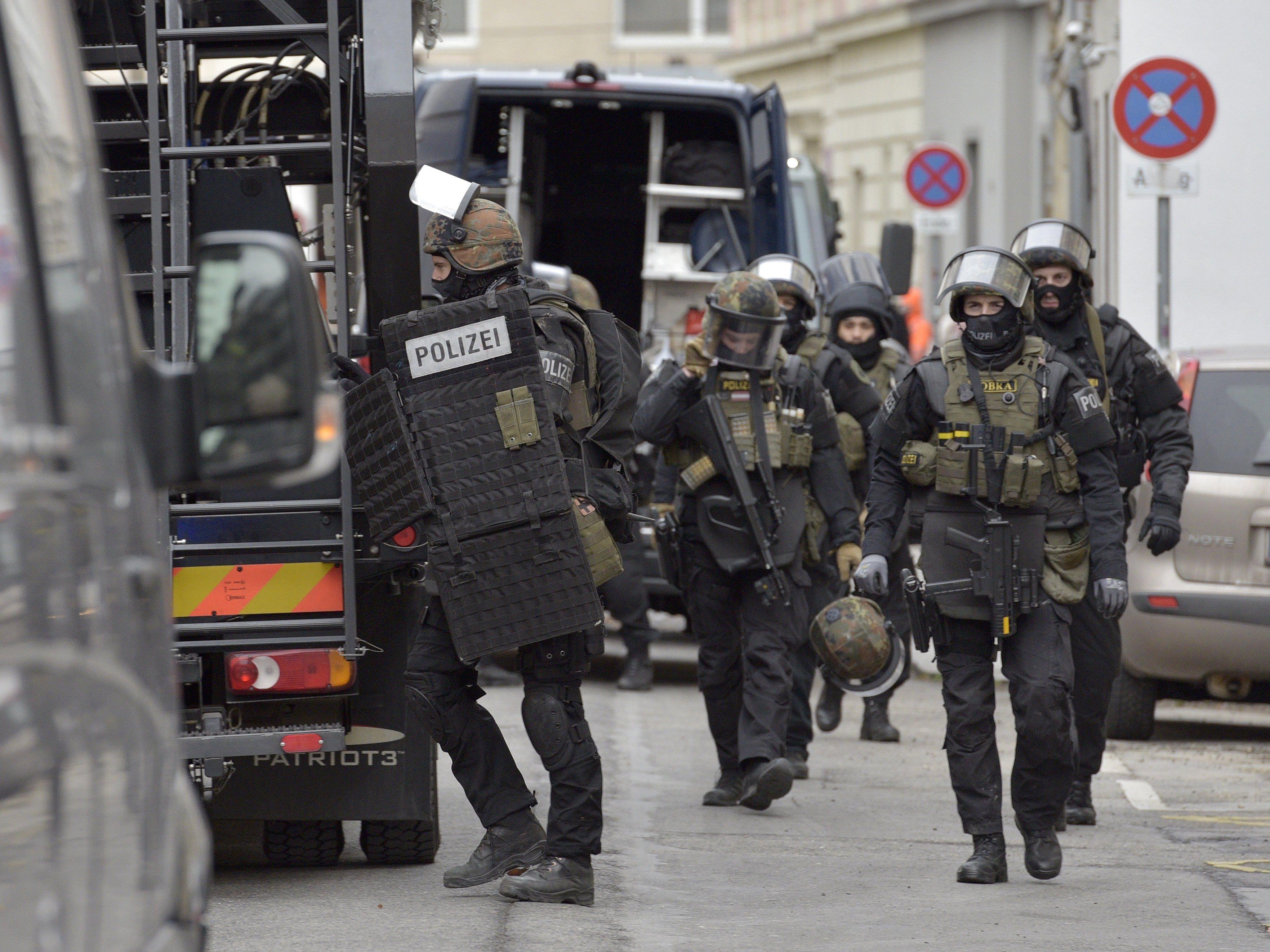 Großaufgebot der Polizei bei der Festnahme des ehemaligen Hells Angels-Bosses in Wien.