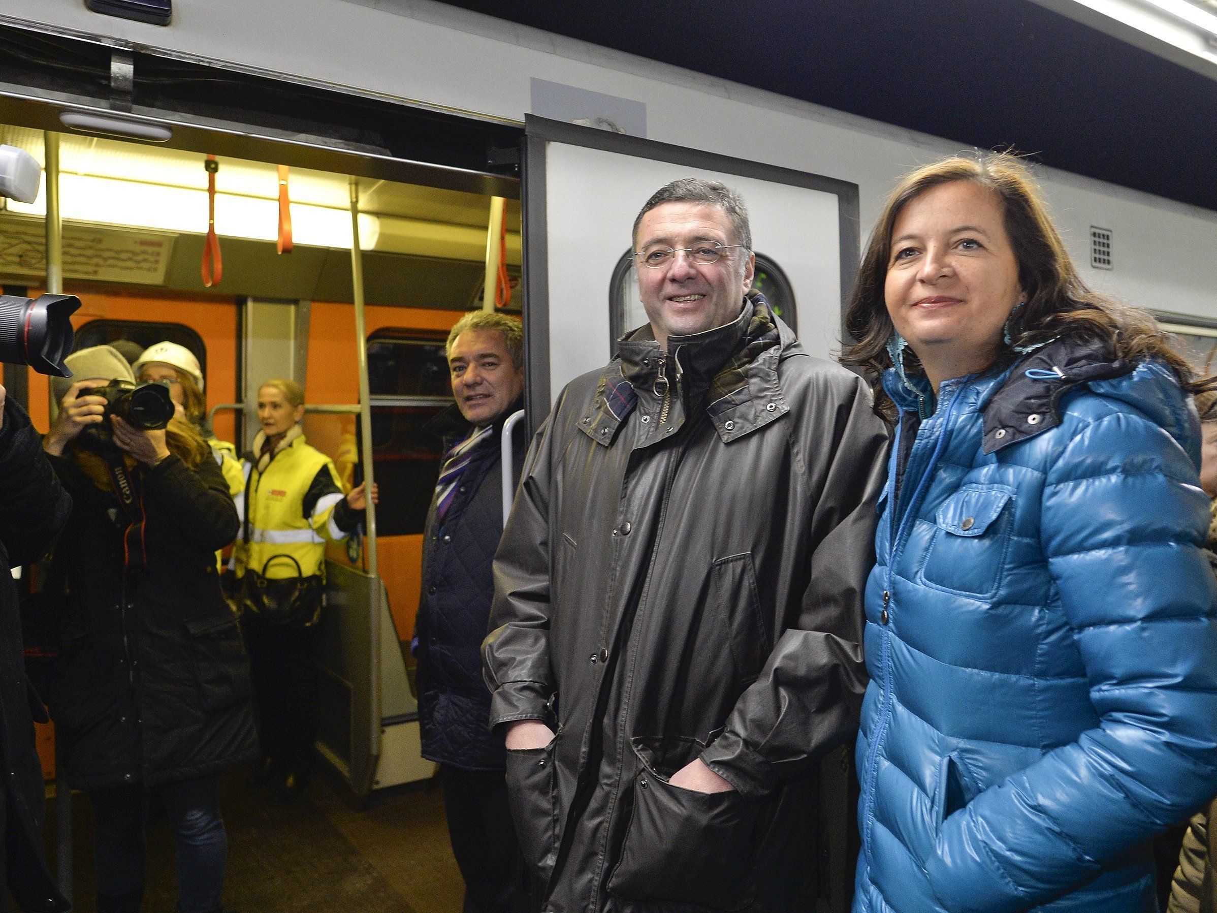 Verkehrsminister Jörg Leichtfried (SPÖ) und Stadträtin Ulli Sima (R/SPÖ) bei der U1-Erstbefahrung