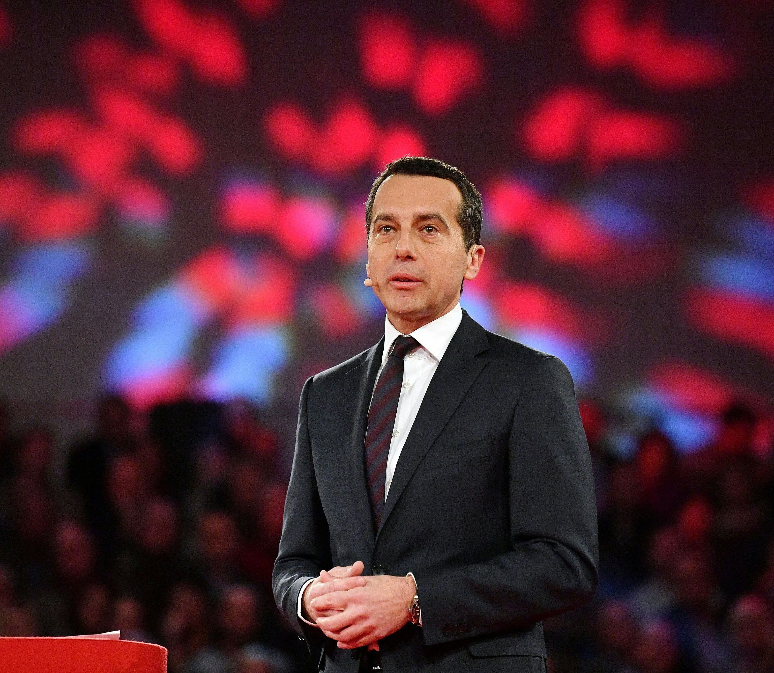 Bundeskanzler Christian Kern besuchte eine HAK in Simmering.