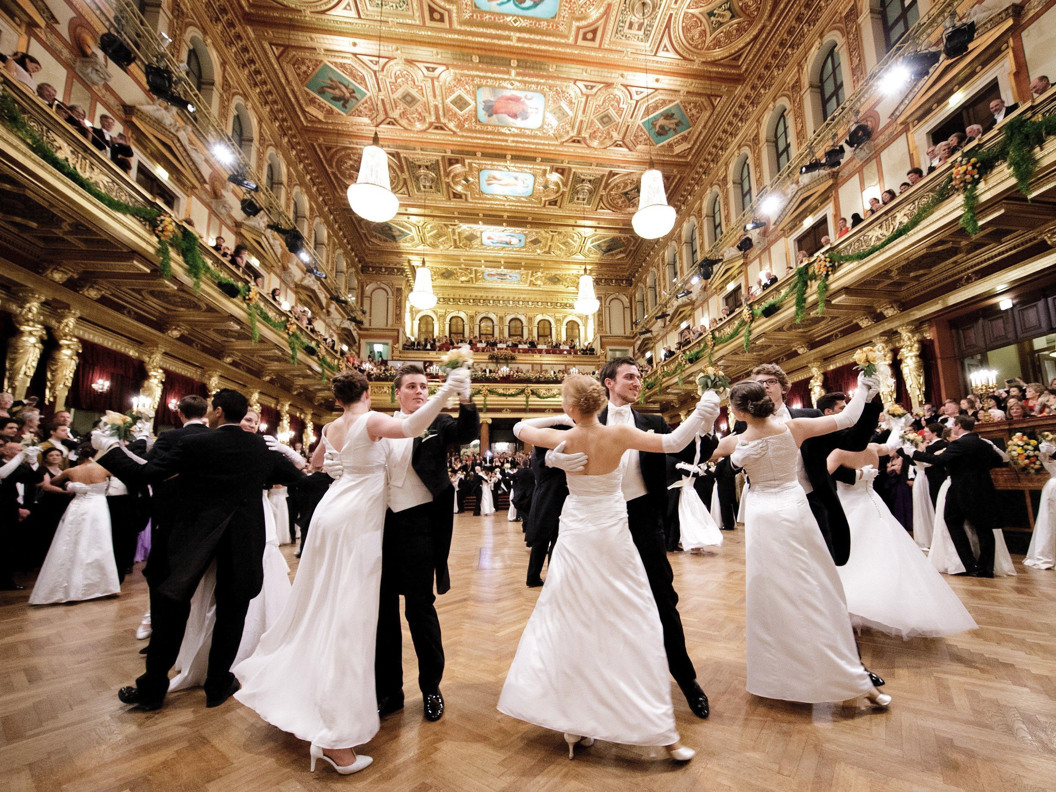 Tänzerinnen und Tänzer während der Eröffnung des Balles der Wiener Philharmoniker