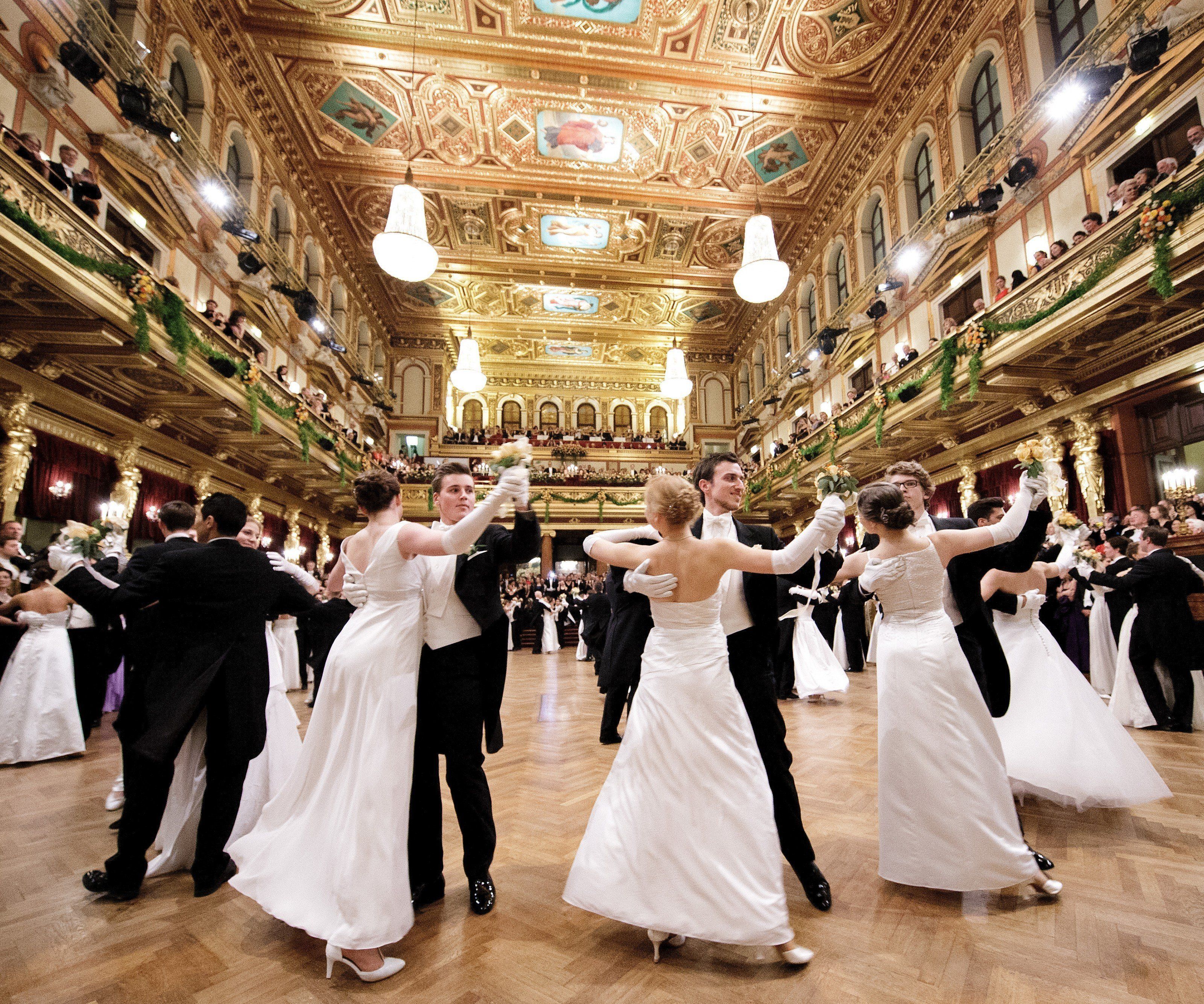 Tänzerinnen und Tänzer während der Eröffnung des Balles der Wiener Philharmoniker Tänzerinnen und Tänzer während der Eröffnung des Balles der Wiener Philharmoniker