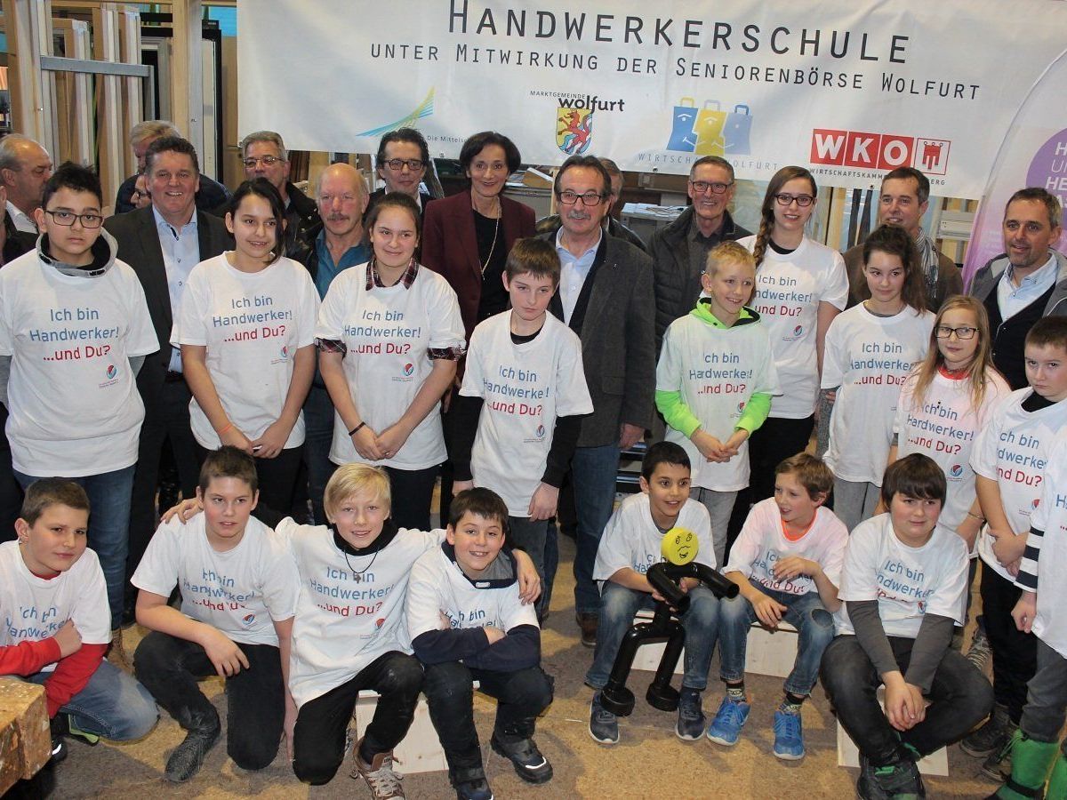 Zertifikatsübergabe an die Mädchen und Burschen der Handwerkerschule Zertifikatsübergabe an die Mädchen und Burschen der Handwerkerschule