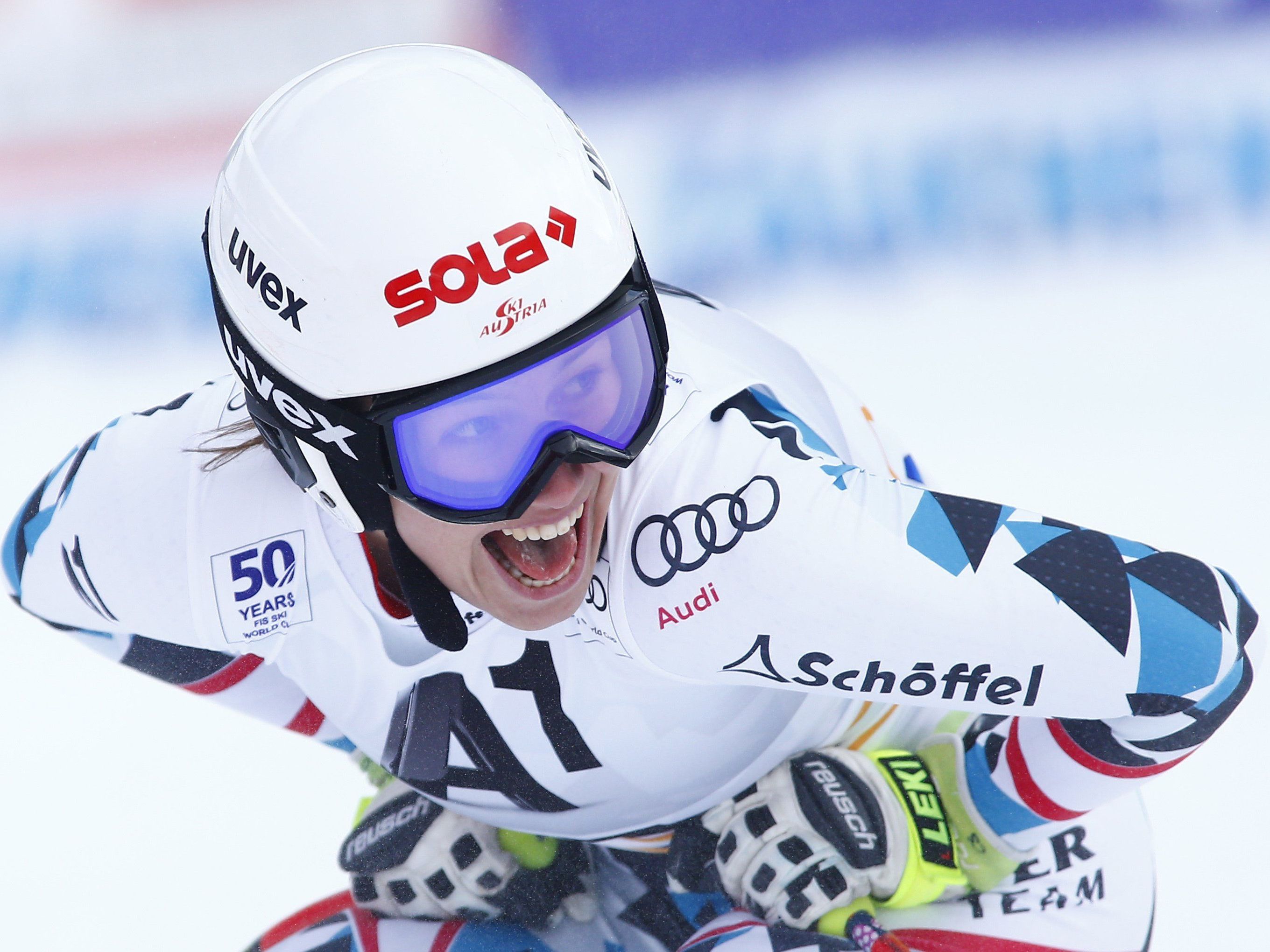 Christine Scheyer hat ihr erstes Weltcup-Rennen gewonnen. Christine Scheyer hat ihr erstes Weltcup-Rennen gewonnen.