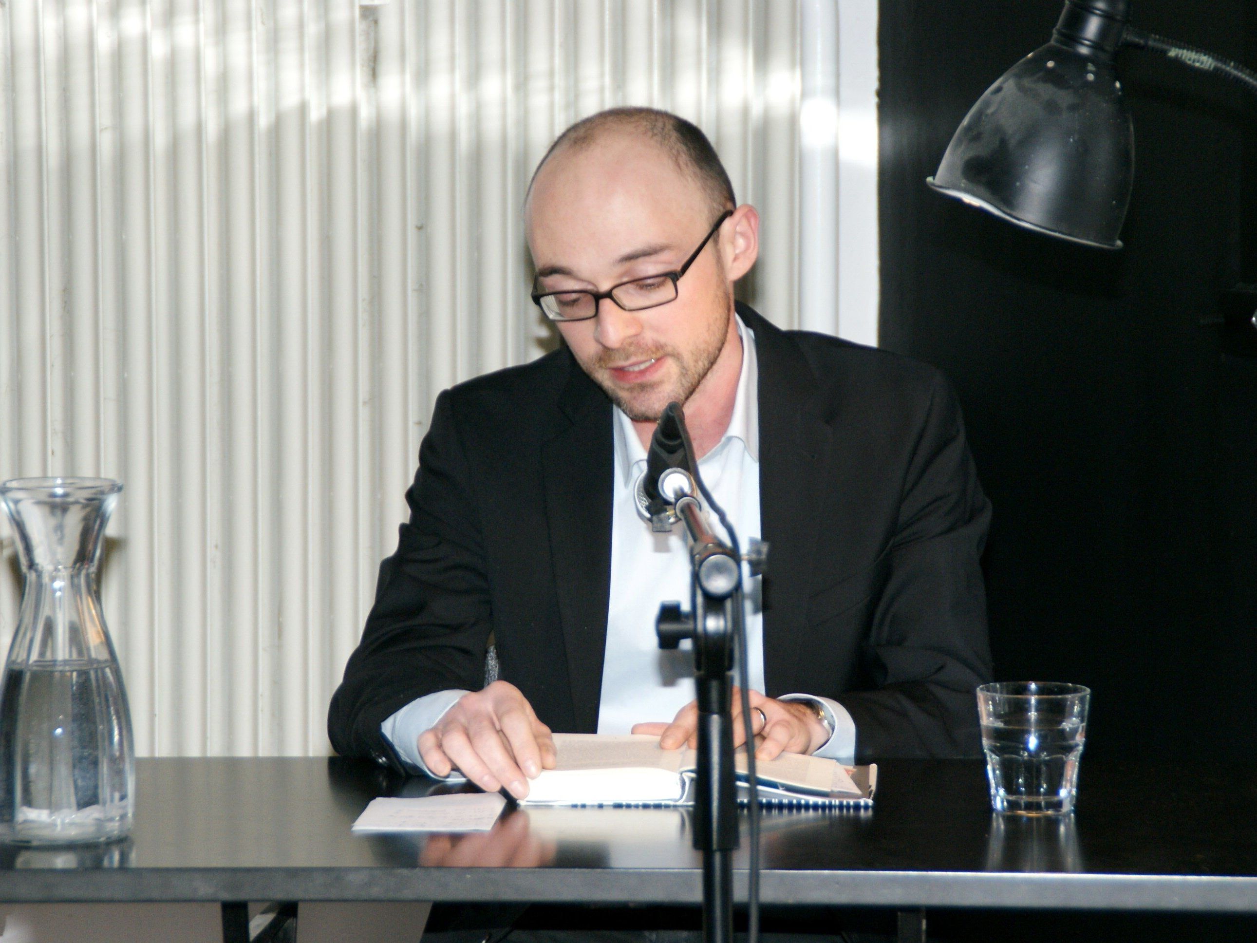 Eine Handvoll Rosinen - Daniel Zipfel präsentierte sein Buch im W*ORT Eine Handvoll Rosinen - Daniel Zipfel präsentierte sein Buch im W*ORT