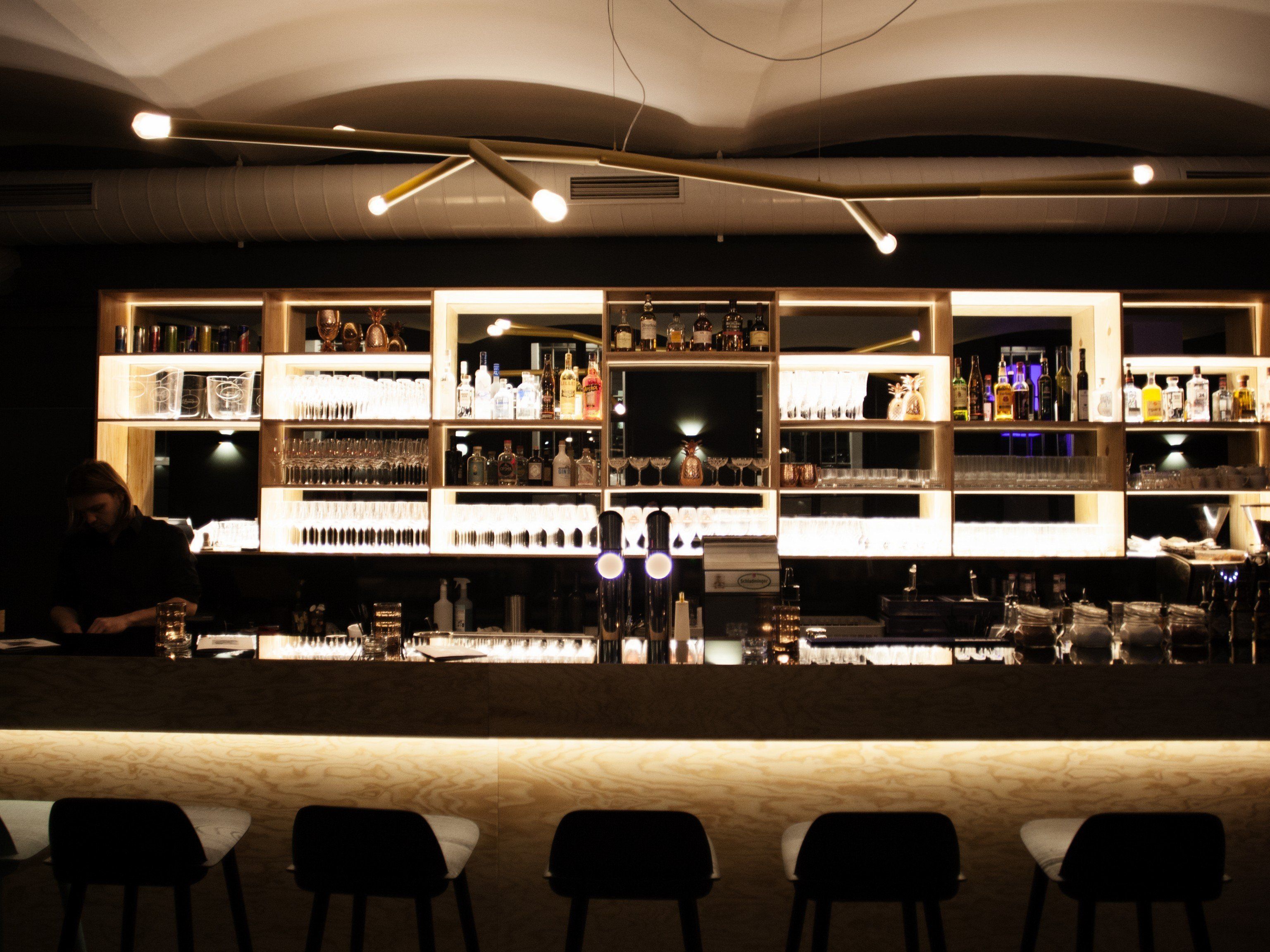 Donnerstags im OMU: Maison Extra Dry als neues After Work-Event in Wien. Donnerstags im OMU: Maison Extra Dry als neues After Work-Event in Wien.