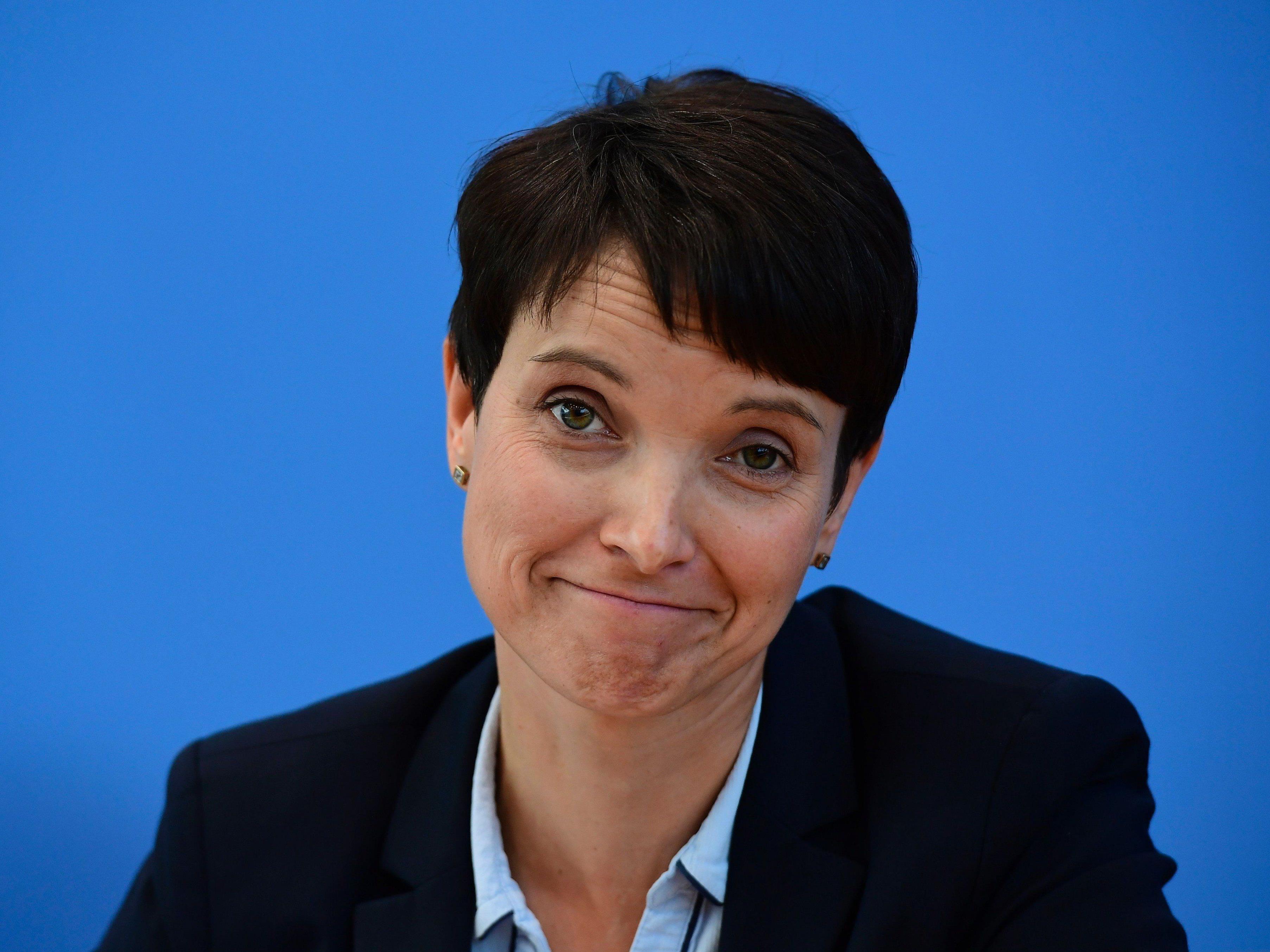 AfD-Chefin Frauke Petry bezeichnet Bernd Höcke als "Belastung für die Partei".