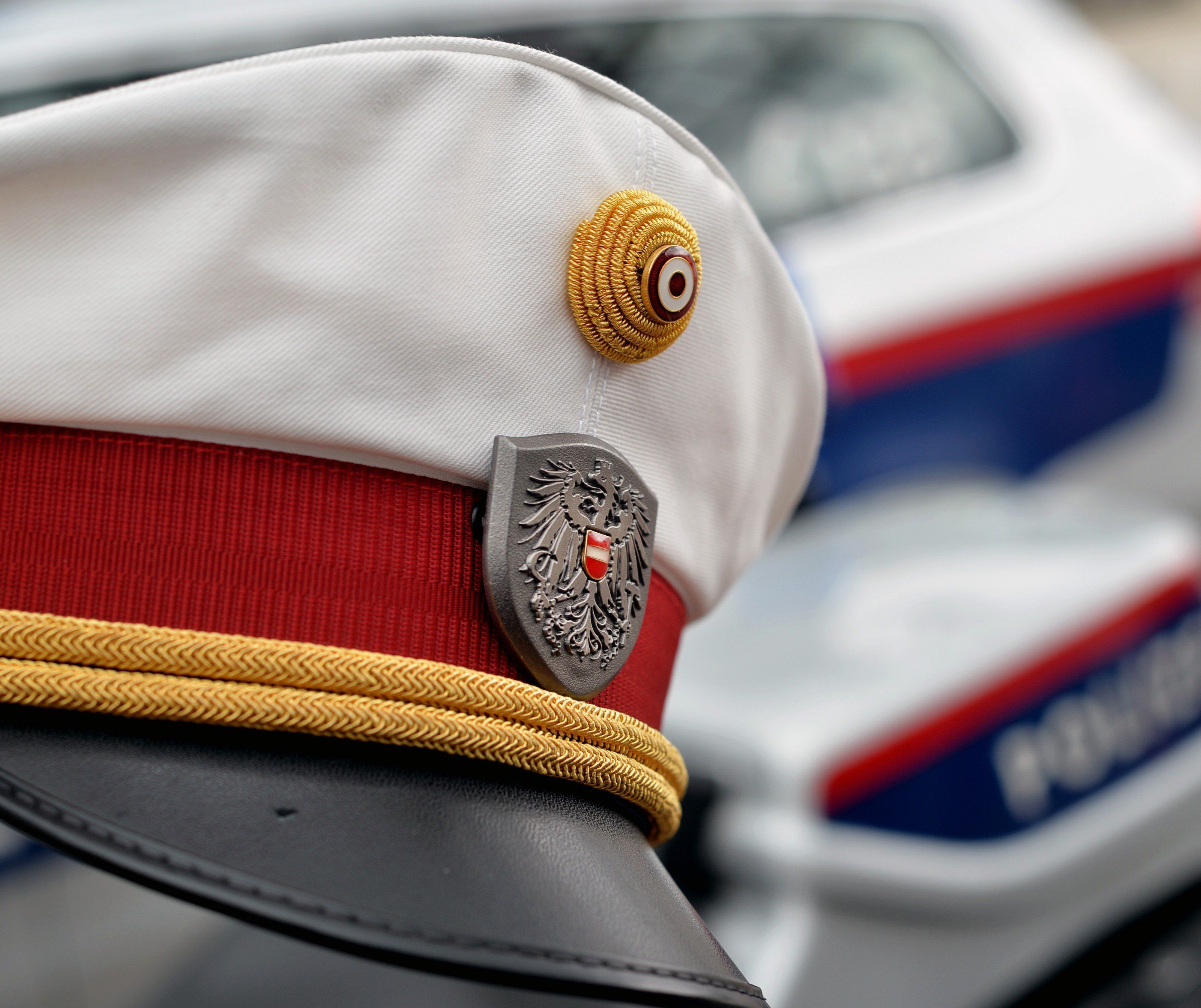 Die Polizei sucht Zeugen des Vorfalls. Die Polizei sucht Zeugen des Vorfalls.