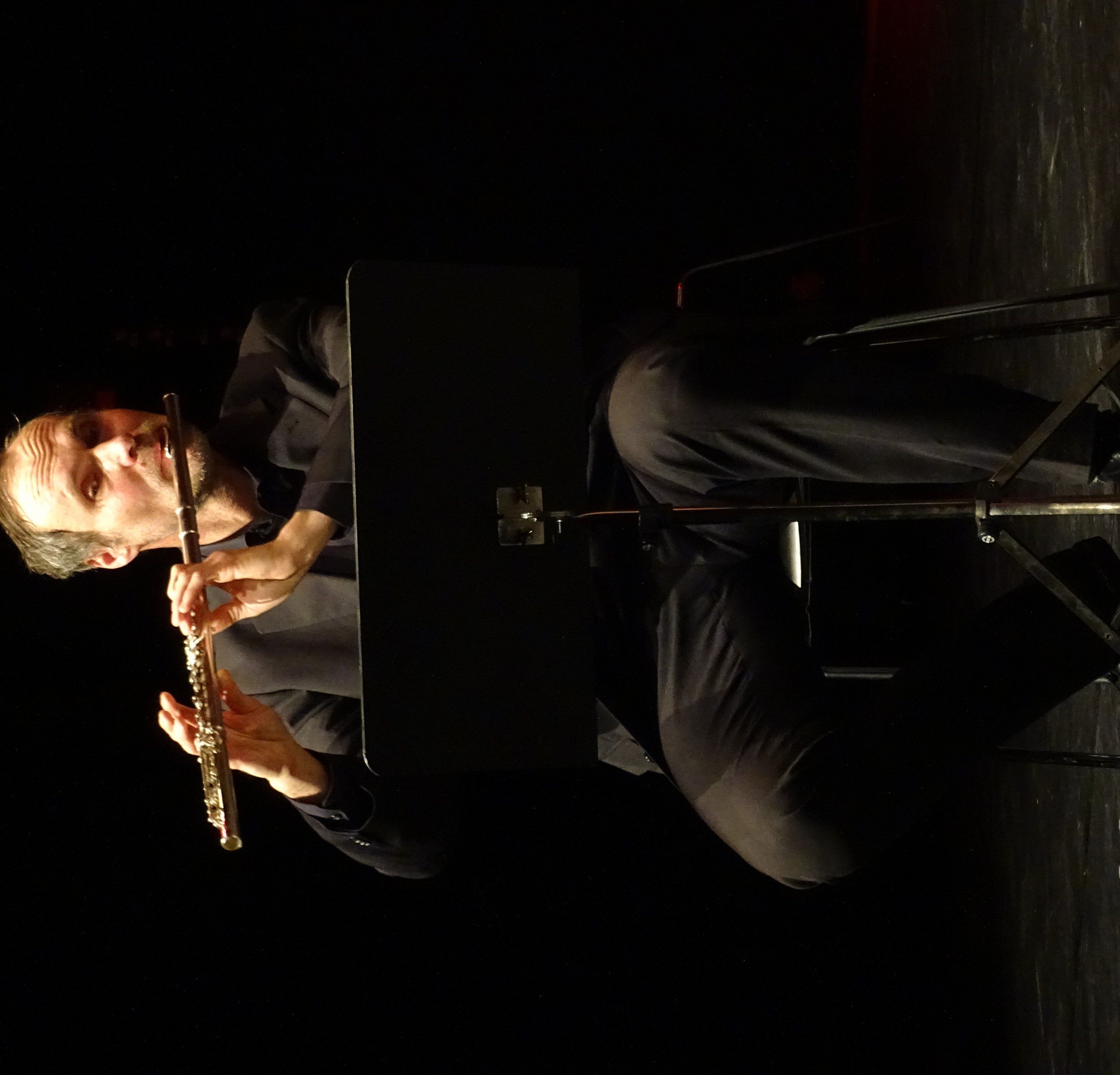 Musikschuledirektor Thomas Greiner beim Lehrerkonzert in der Remise. Musikschuledirektor Thomas Greiner beim Lehrerkonzert in der Remise.