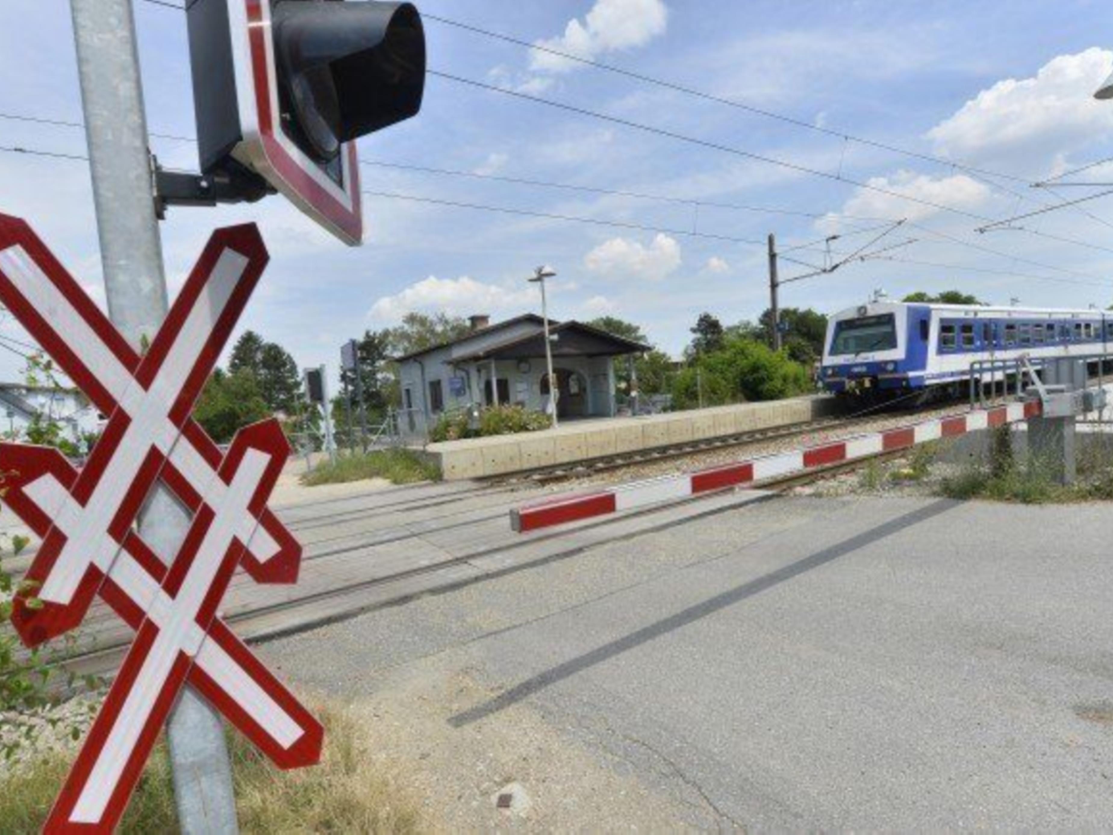 Kinder über Gleise gelotst: Drei Wiener Lehrerinnen klagten gegen Entlassung