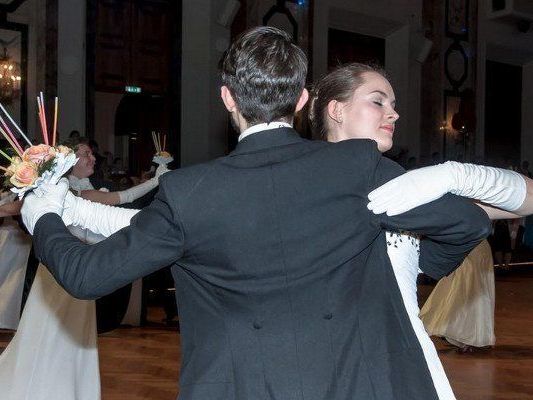 Beim Ball der Pharmacie in der Hofburg wurde das Tanzbein geschwungen. Beim Ball der Pharmacie in der Hofburg wurde das Tanzbein geschwungen.