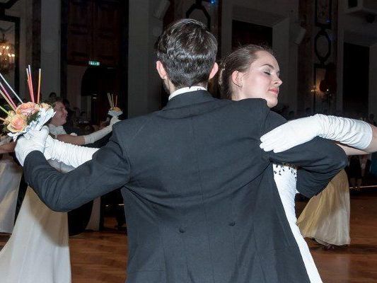 Beim Ball der Pharmacie in der Hofburg wurde das Tanzbein geschwungen.