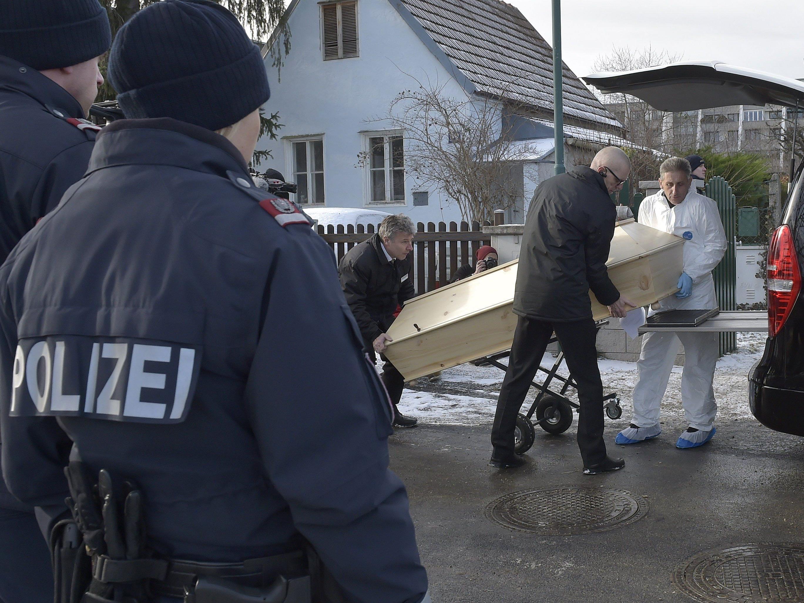 Abtransport der Opfer nach der Bluttat in Perchtoldsdorf