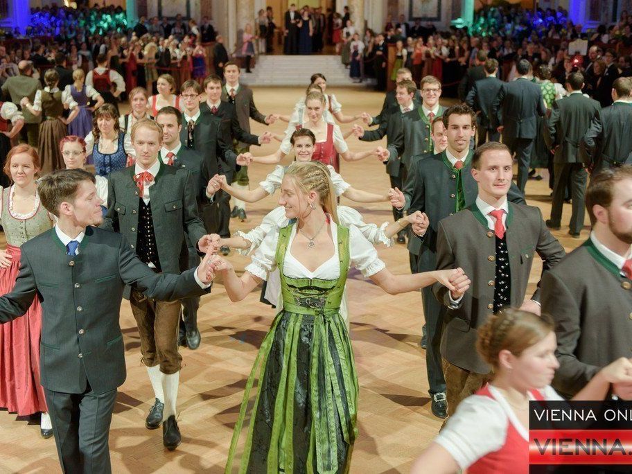 Fröhliches Feiern in Tracht am BOKU Ball. Fröhliches Feiern in Tracht am BOKU Ball.