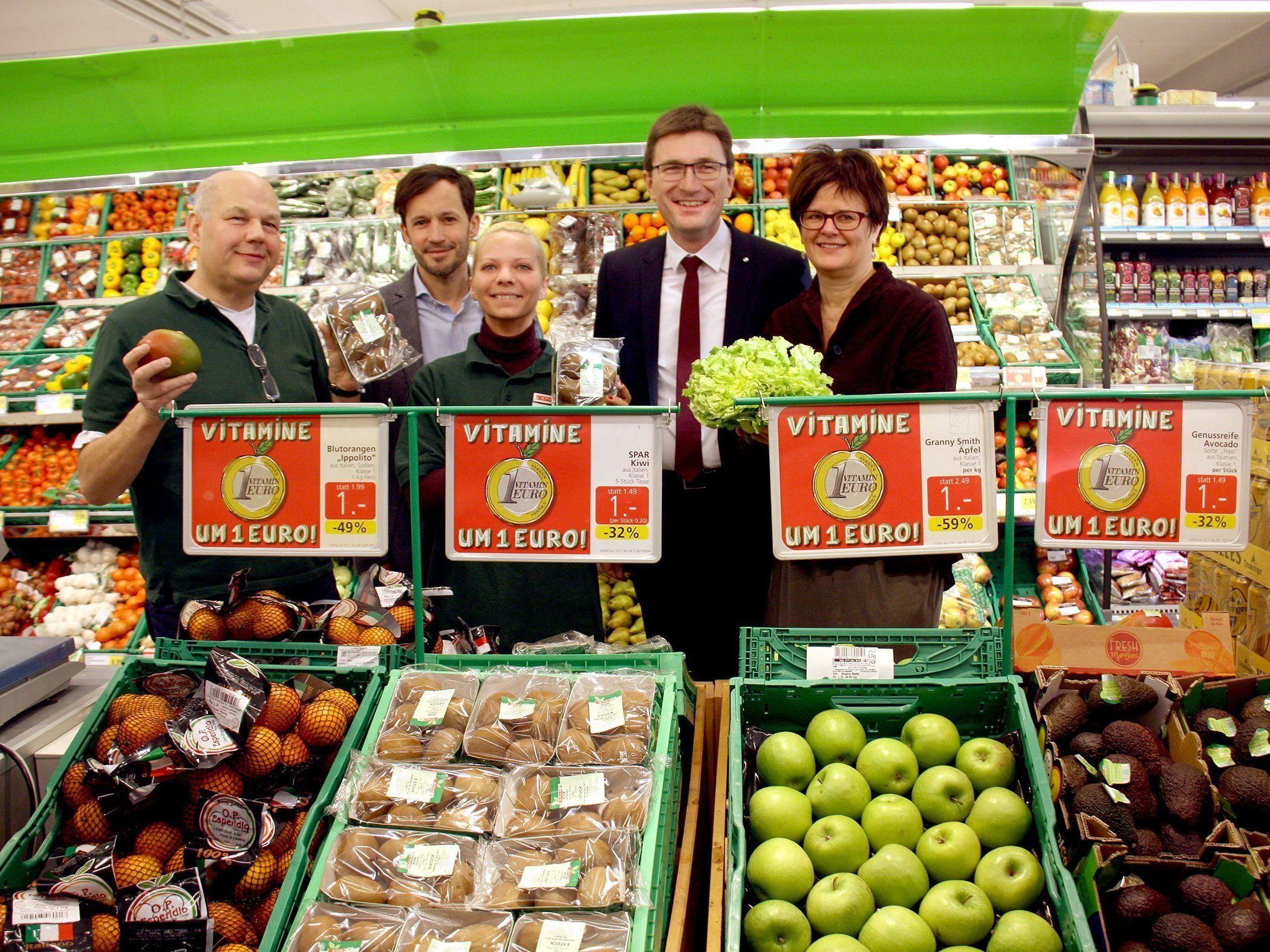 Petra Draxl (AMS Wien), Alois Huber (SPAR) und Klaus Schwertner (Caritas) eröffnen SPAR-Markt in der Quellenstraße. Petra Draxl (AMS Wien), Alois Huber (SPAR) und Klaus Schwertner (Caritas) eröffnen SPAR-Markt in der Quellenstraße.
