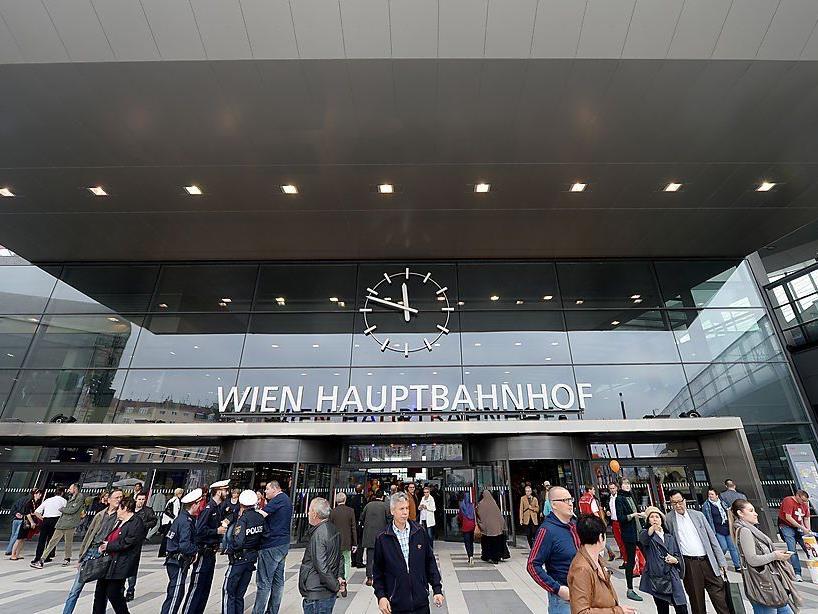 Festnahme im neuen Jahr am Wiener Hauptbahnhof.