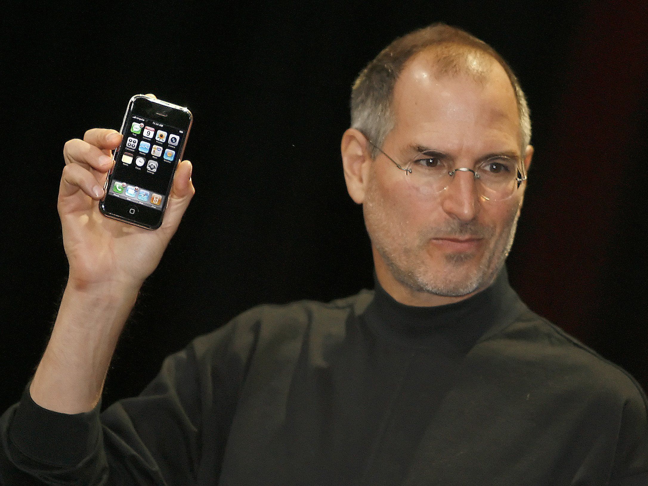 Mit der Vorstellung des ersten iPhones am 9. Januar 2007 veränderte Apple die Welt. Mit der Vorstellung des ersten iPhones am 9. Januar 2007 veränderte Apple die Welt.