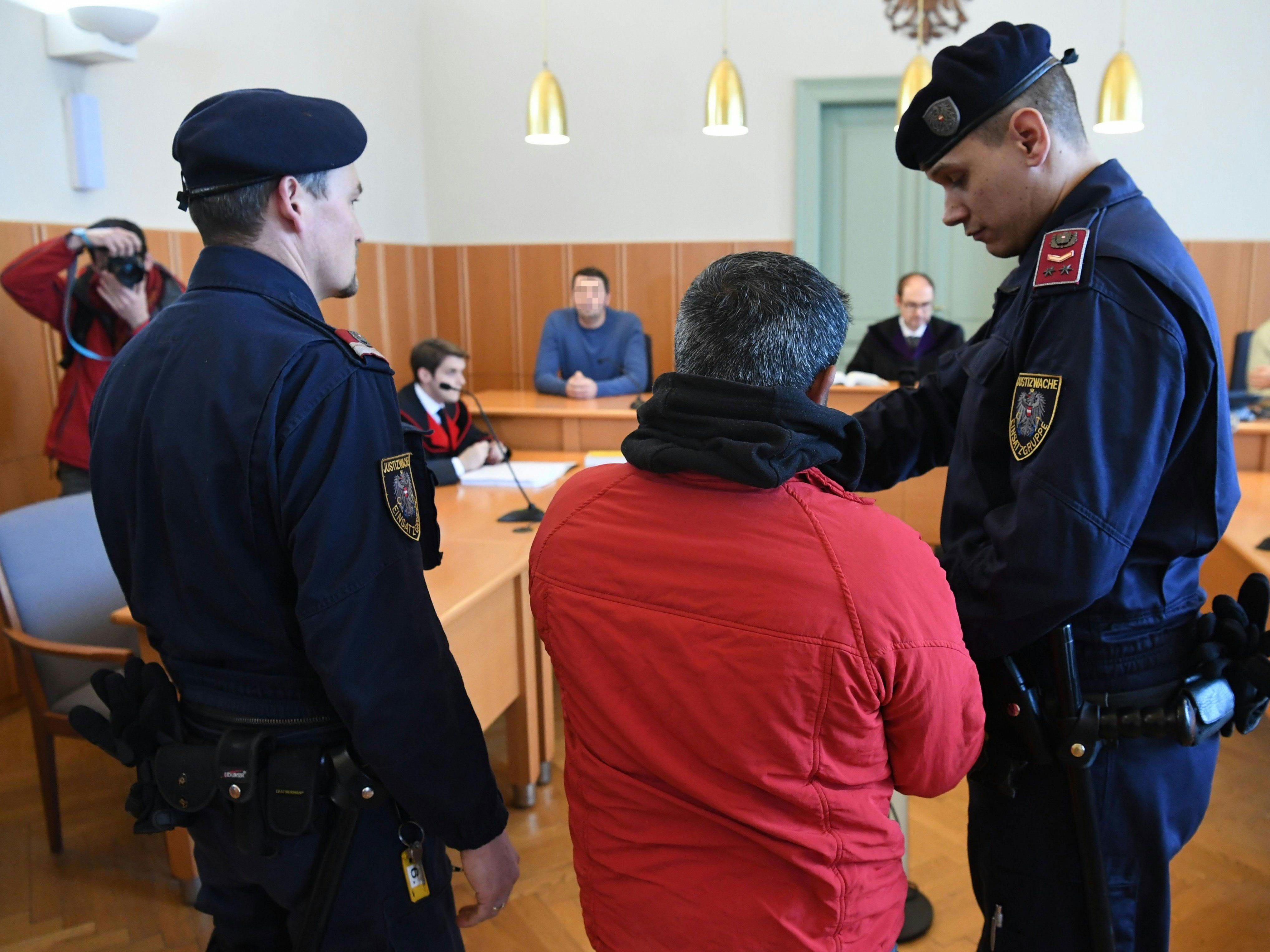 Beim Prozess wegen Schlepperei am Landesgericht St. Pölten