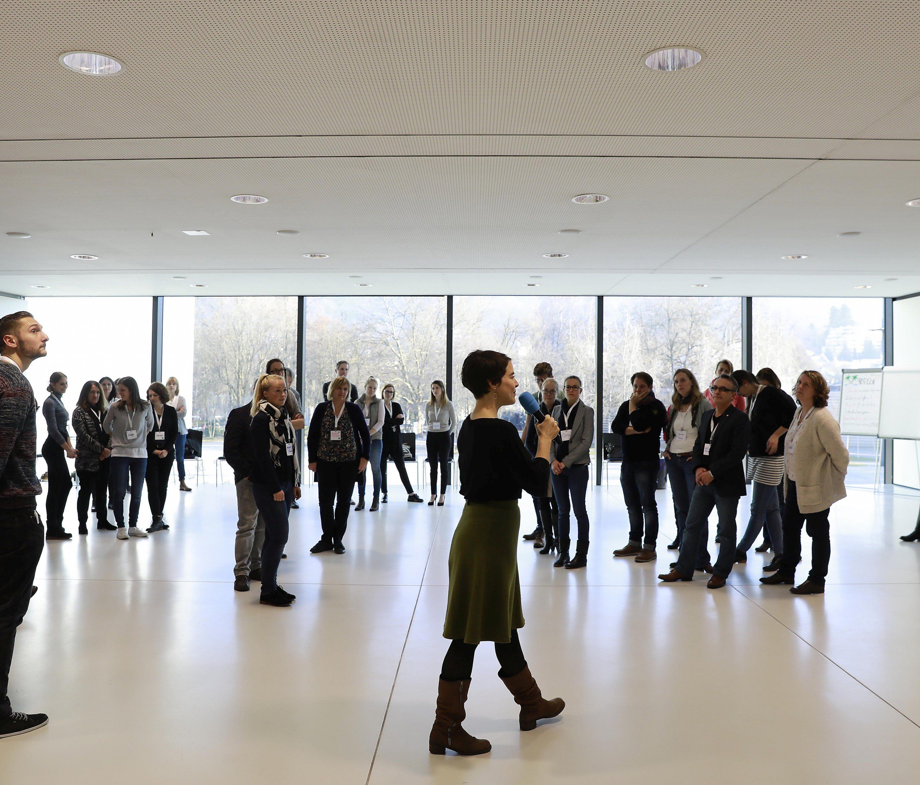 Erstkontakt in zweierlei Hinsicht: Beim allerersten micelab:experts in Bregenz lernen die Teilnehmer einander kennen. Erstkontakt in zweierlei Hinsicht: Beim allerersten micelab:experts in Bregenz lernen die Teilnehmer einander kennen.