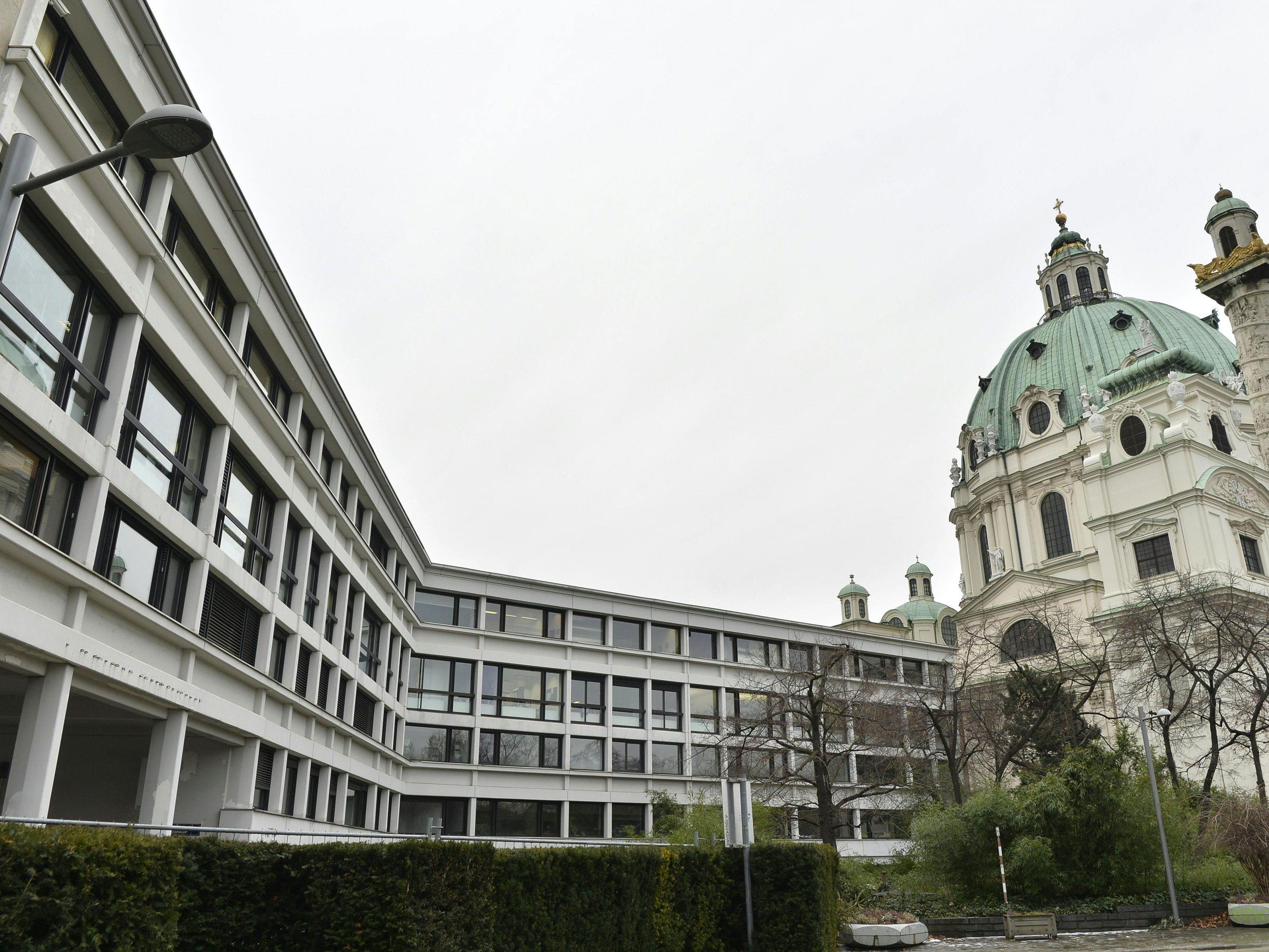 Das Wintherthurgebäude neben der Karlskirche steht im Zentrum der Kontroverse