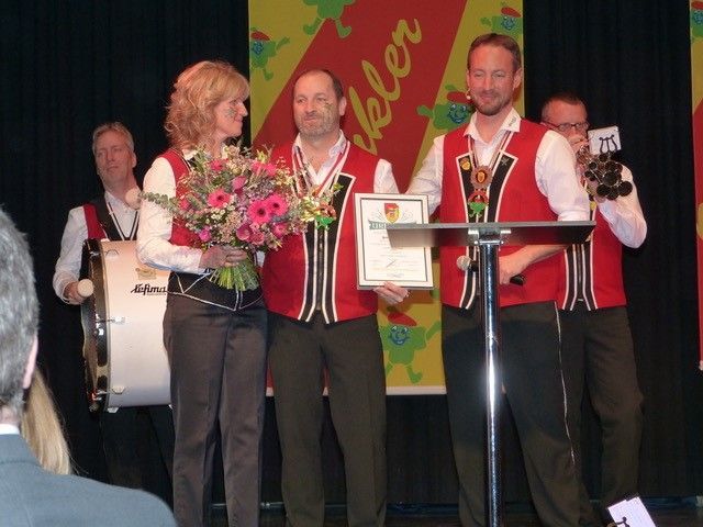 Peter Ladurner (Mitte) erhielt die Goldene vom Verband Peter Ladurner (Mitte) erhielt die Goldene vom Verband