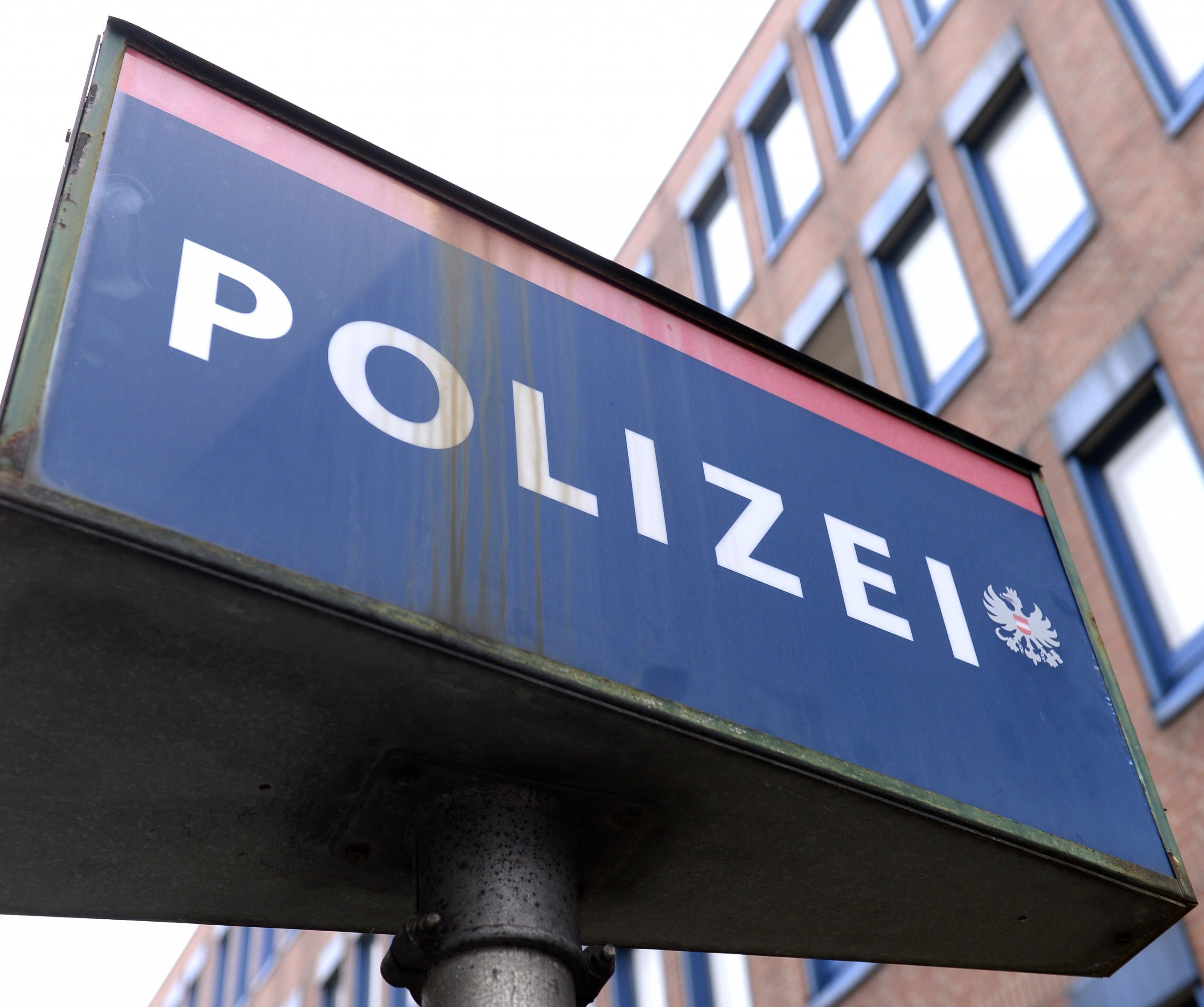Ein 14-jähriges Mädchen wurde in der Großfeldsiedlung von einem 42-Jährigen geschlagen. Ein 14-jähriges Mädchen wurde in der Großfeldsiedlung von einem 42-Jährigen geschlagen.