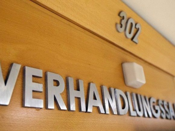 Der Angeklagte wurde zu einer teilbedingten Haftstrafe verurteilt. Der Angeklagte wurde zu einer teilbedingten Haftstrafe verurteilt.