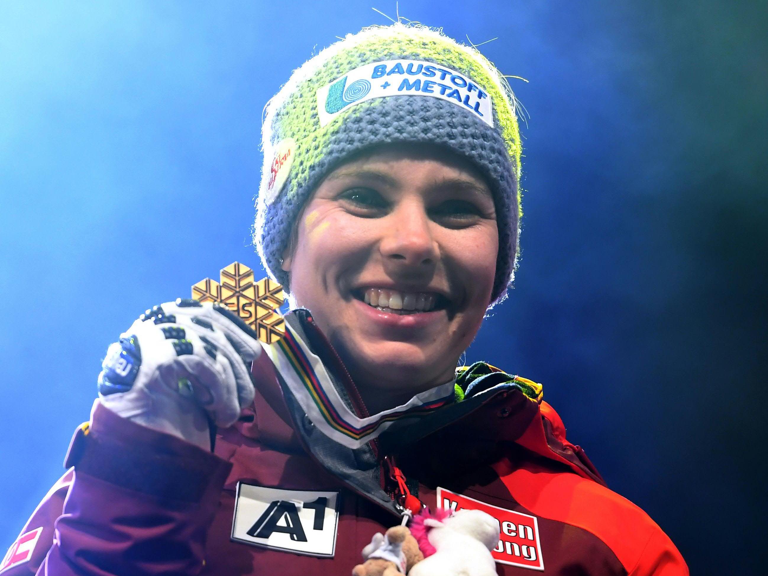 Nicole Schmidhofer freut sich über ihre erste Holdmedaille bei der Ski-WM.