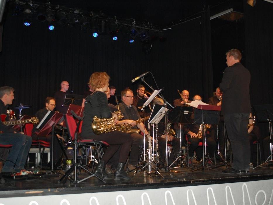 Die Big Band Walgau begeisterte mit ihren ausgesuchten Stücken Vorarlberger Komponisten auf der Kulturbühne Schruns.