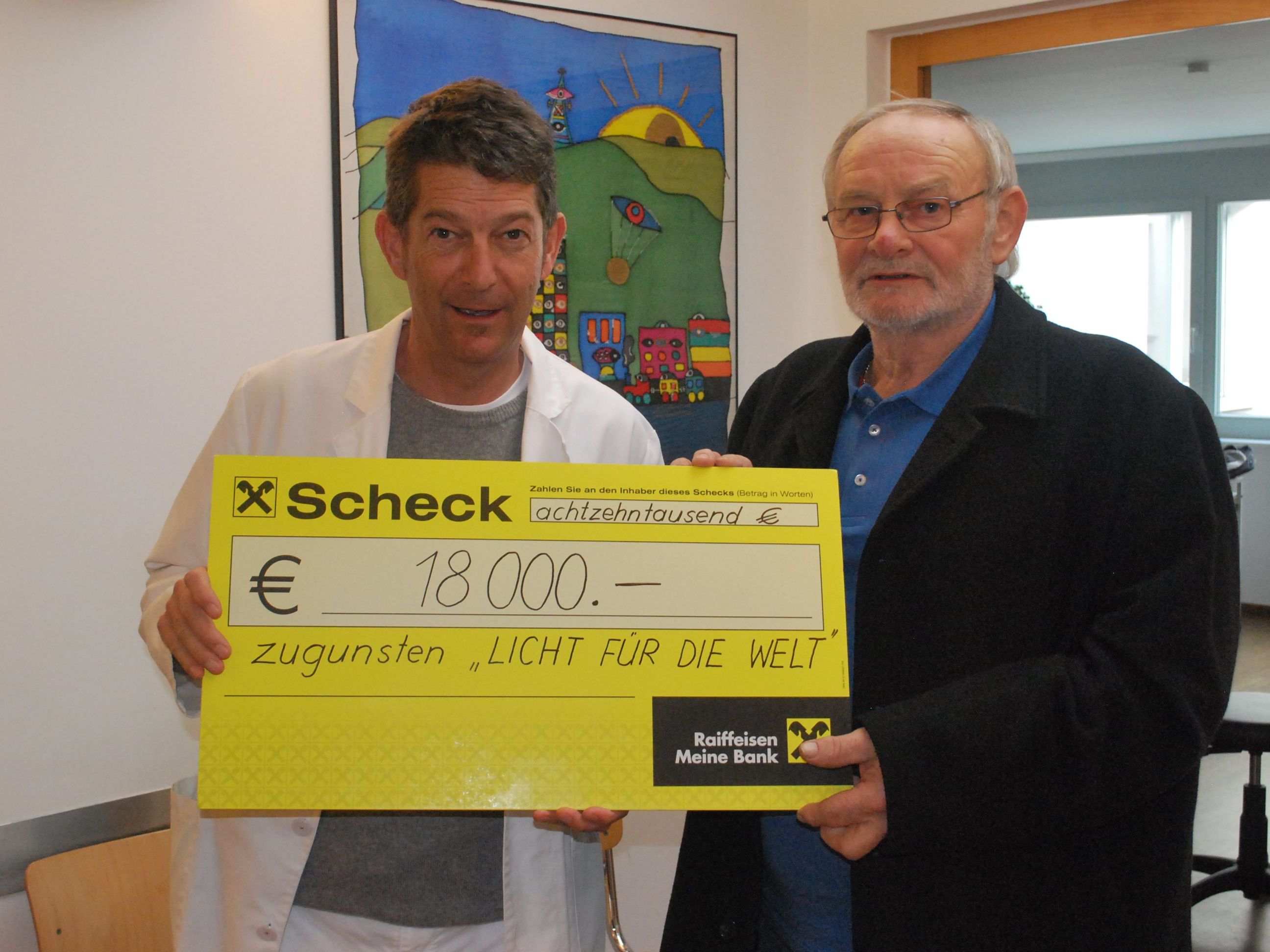 Josef Hämmerle (r) und Christian Seifert bei der Spendenübergabe. Josef Hämmerle (r) und Christian Seifert bei der Spendenübergabe.