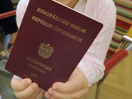 Die Zahl der Einbürgerungen ist 2016 leicht gestiegen Die Zahl der Einbürgerungen ist 2016 leicht gestiegen
