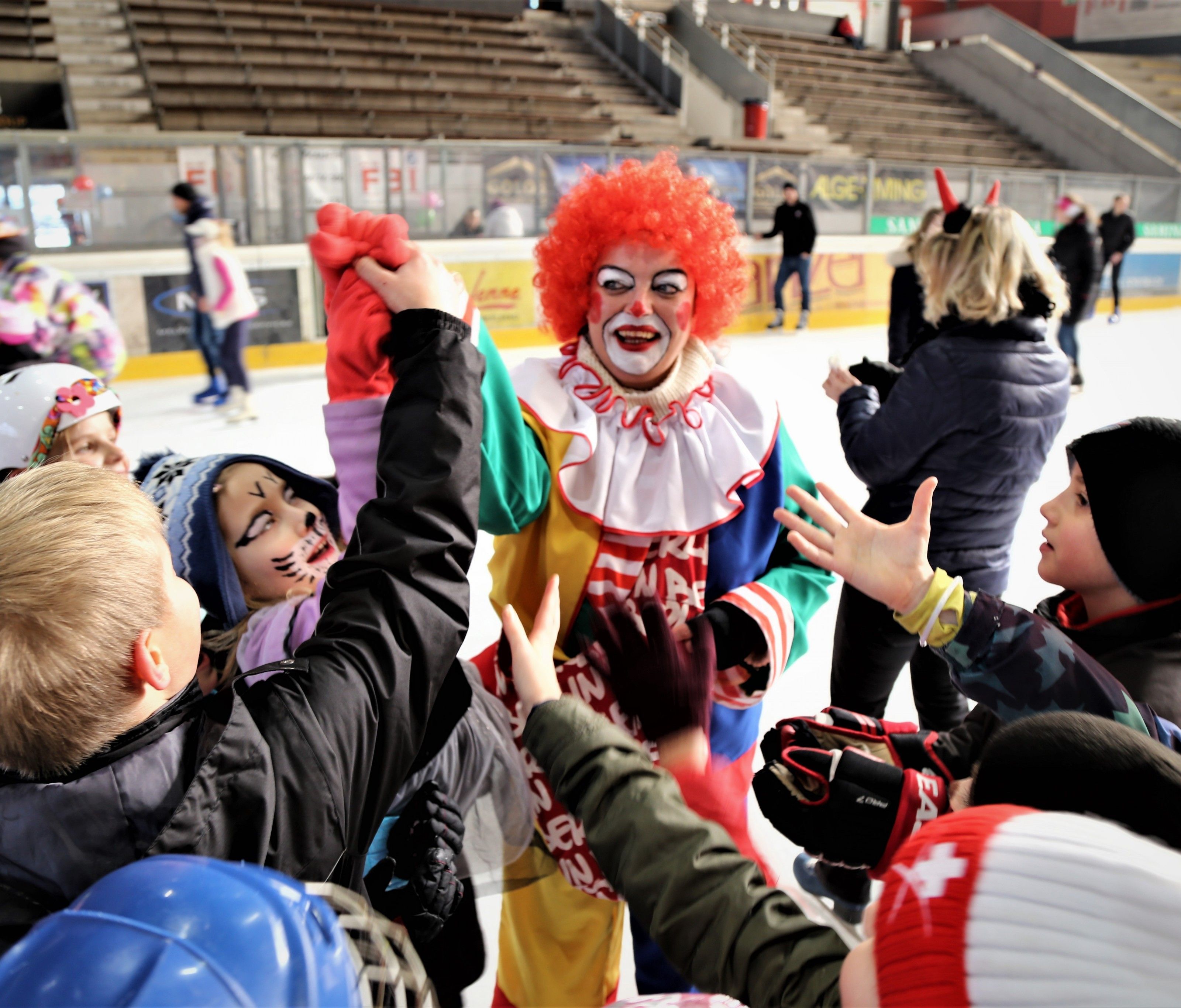 Clown Gina sorgt seit vier Jahren für strahlende Gesichter in der Vorarlberghalle. Clown Gina sorgt seit vier Jahren für strahlende Gesichter in der Vorarlberghalle.