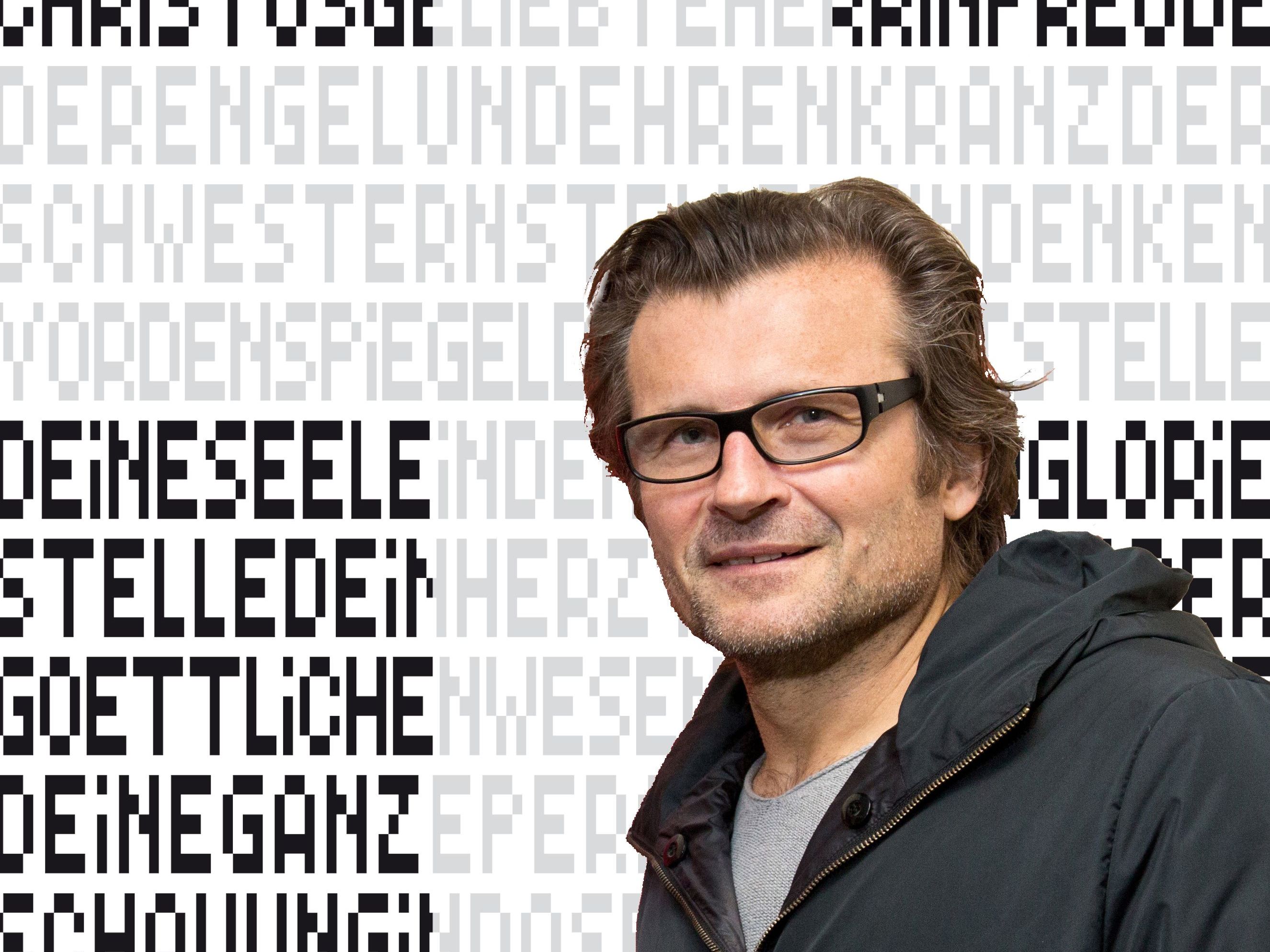 Der Bregenzer Künstler Marbod Fritsch vor seiner Arbeit für die KLARA Edition. Der Bregenzer Künstler Marbod Fritsch vor seiner Arbeit für die KLARA Edition.