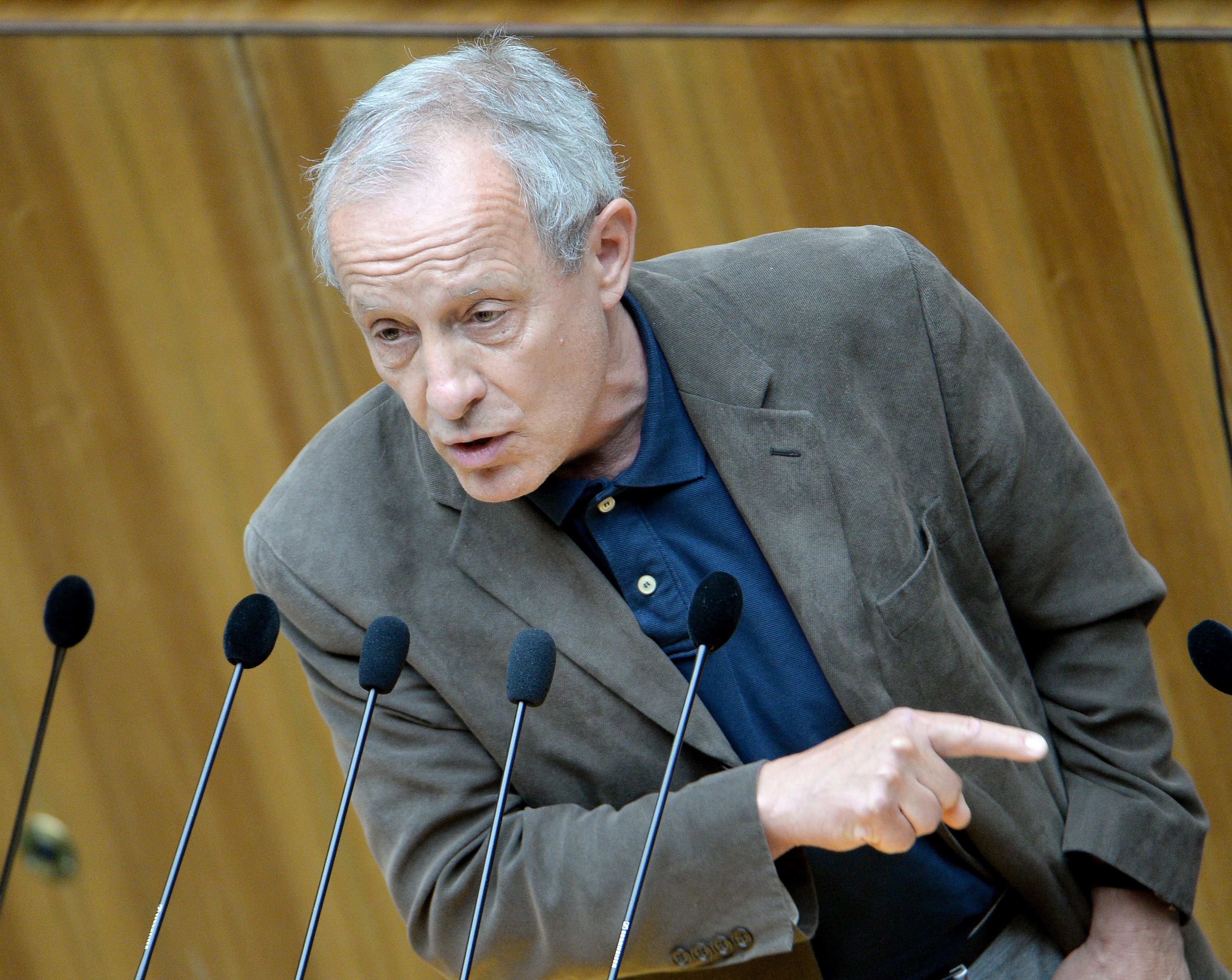 Peter Pilz will den umstrittenen Verein ATIB auflösen lassen. Peter Pilz will den umstrittenen Verein ATIB auflösen lassen.