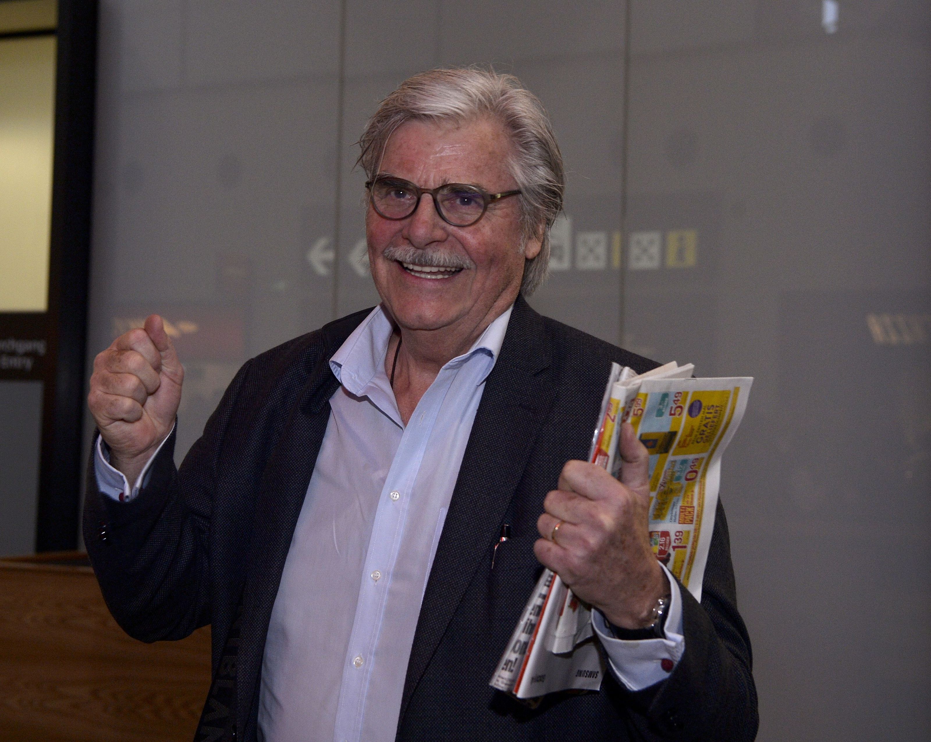 Schauspieler Peter Simonischek wurde am Wiener Flughafen empfangen Schauspieler Peter Simonischek wurde am Wiener Flughafen empfangen